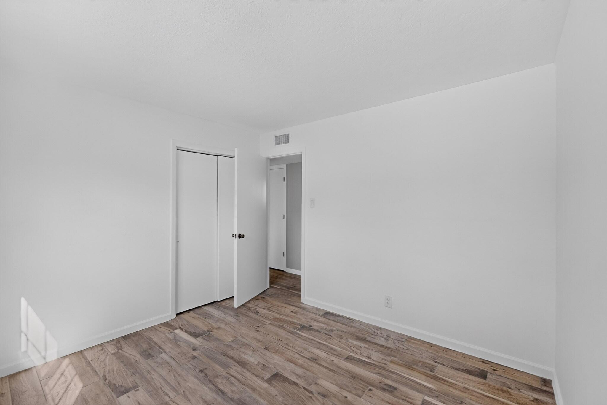 Photo 18 — 5809 Plaza Paseo Street NW