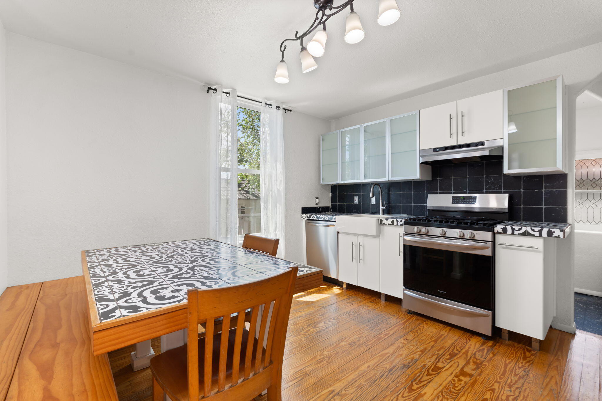 Photo 13 — 517 Coal Avenue SE