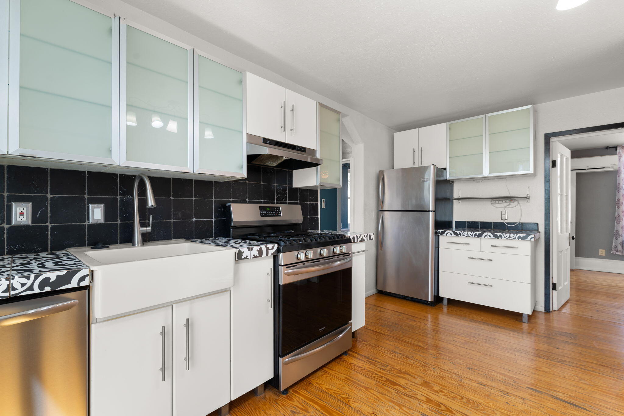Photo 15 — 517 Coal Avenue SE