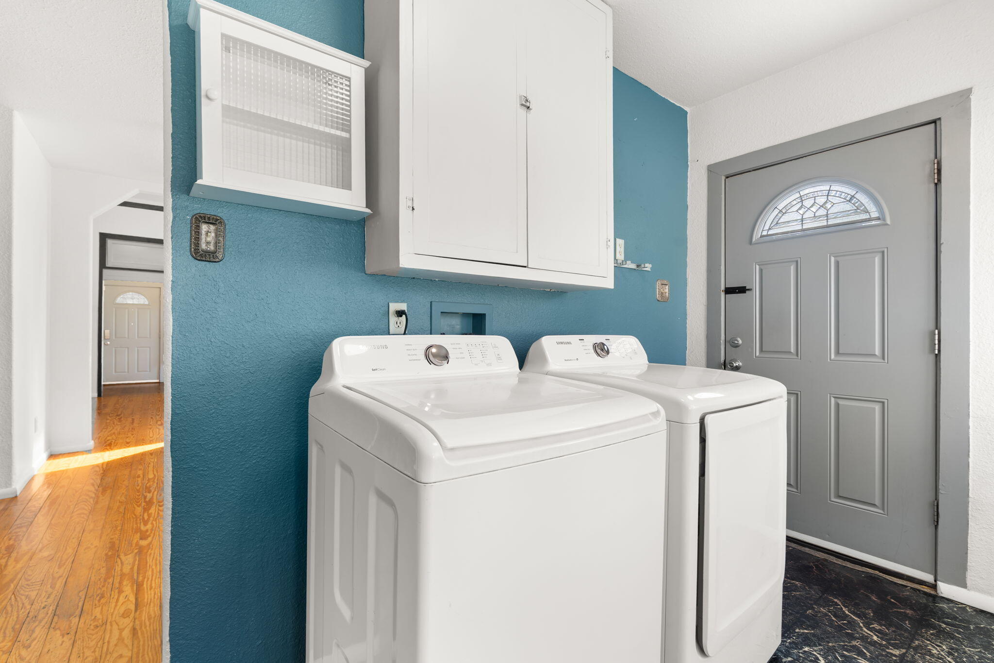 Photo 17 — 517 Coal Avenue SE