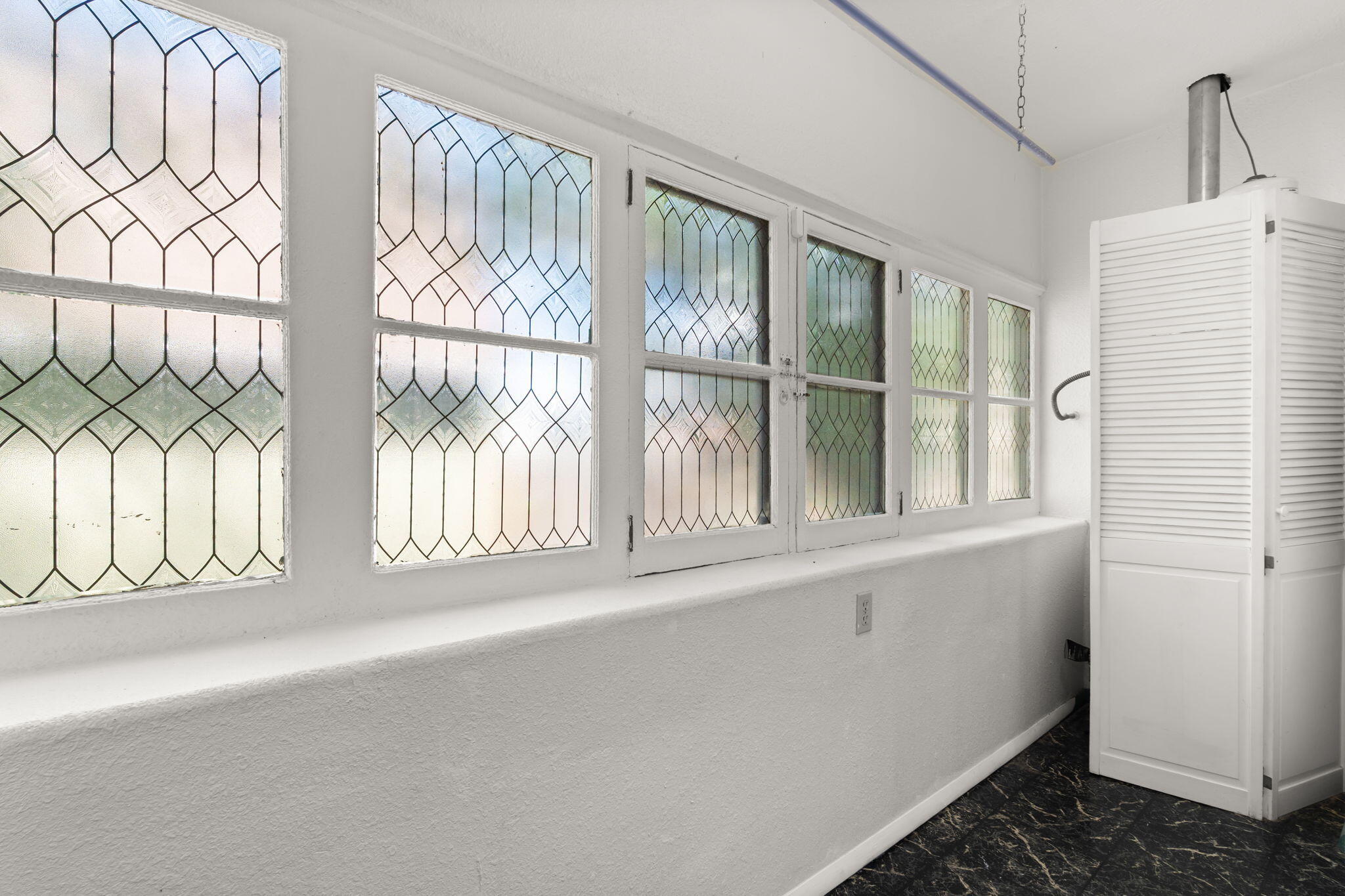 Photo 19 — 517 Coal Avenue SE
