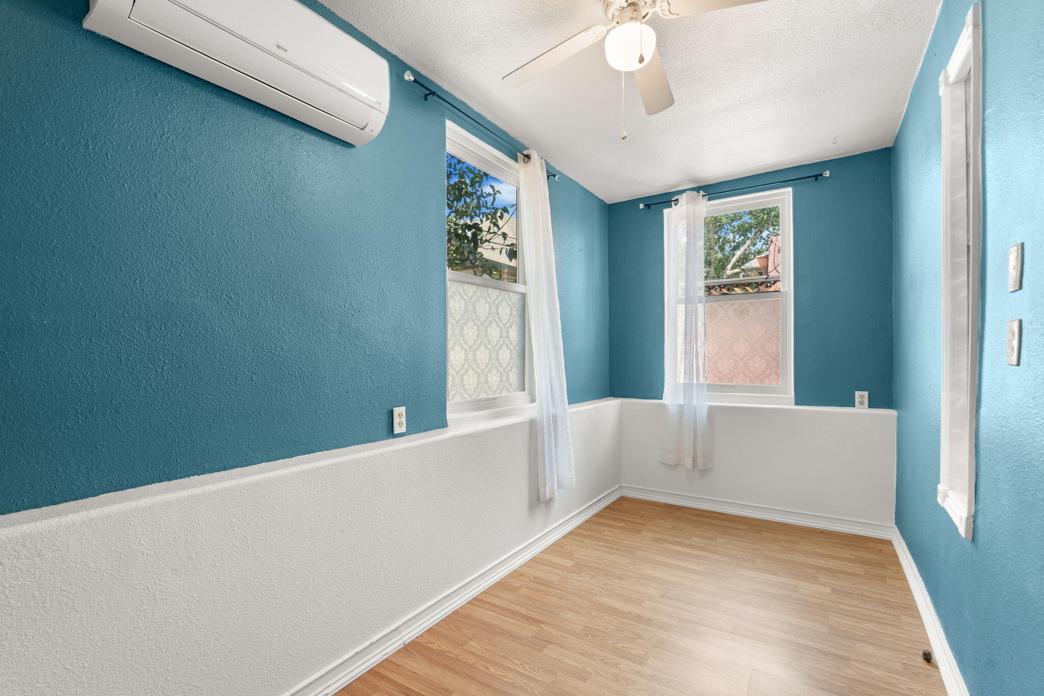 Photo 20 — 517 Coal Avenue SE