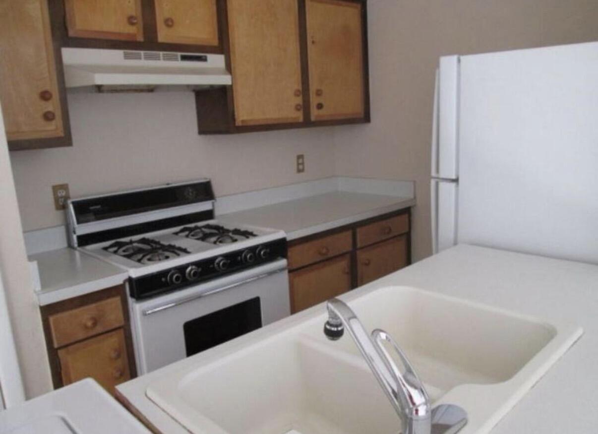 Photo 5 — 12000 Stilwell Drive NE APT C