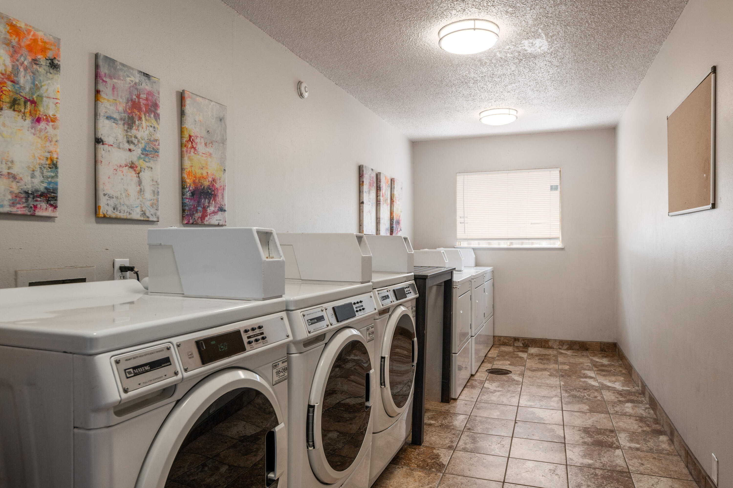 Photo 14 — 802 Gold Avenue SW