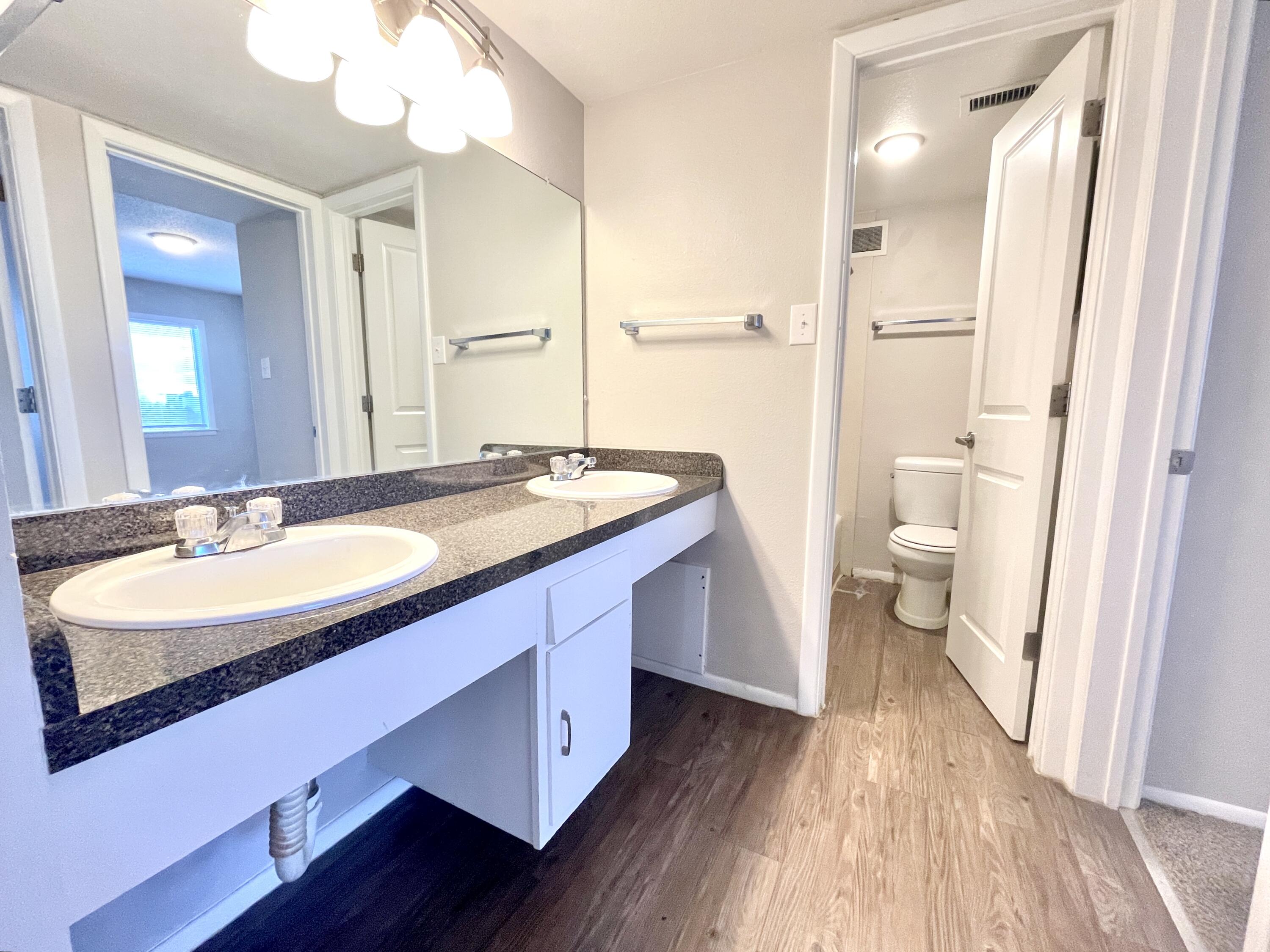 Photo 10 — 802 Gold Avenue SW