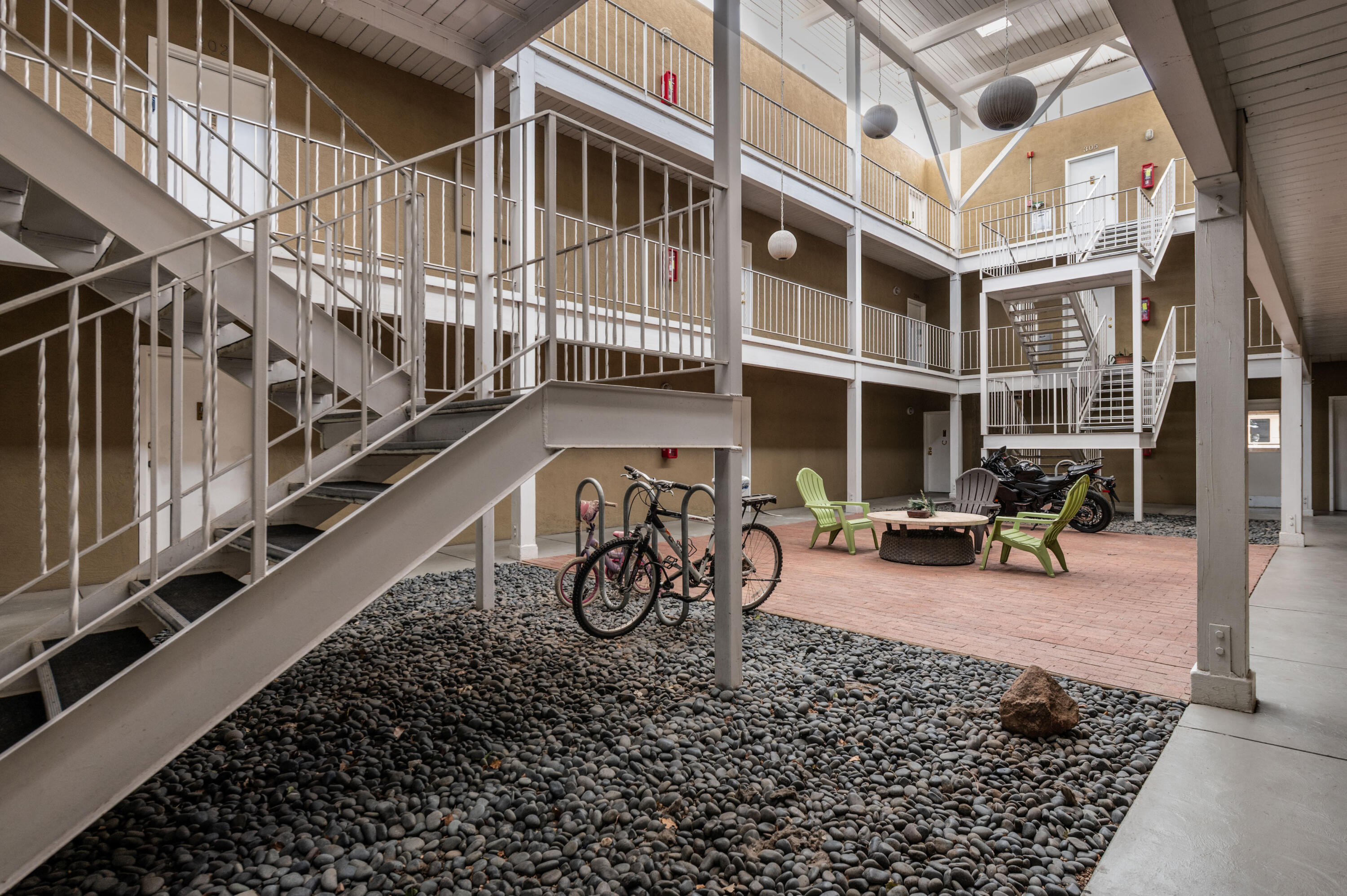 Photo 7 — 802 Gold Avenue SW