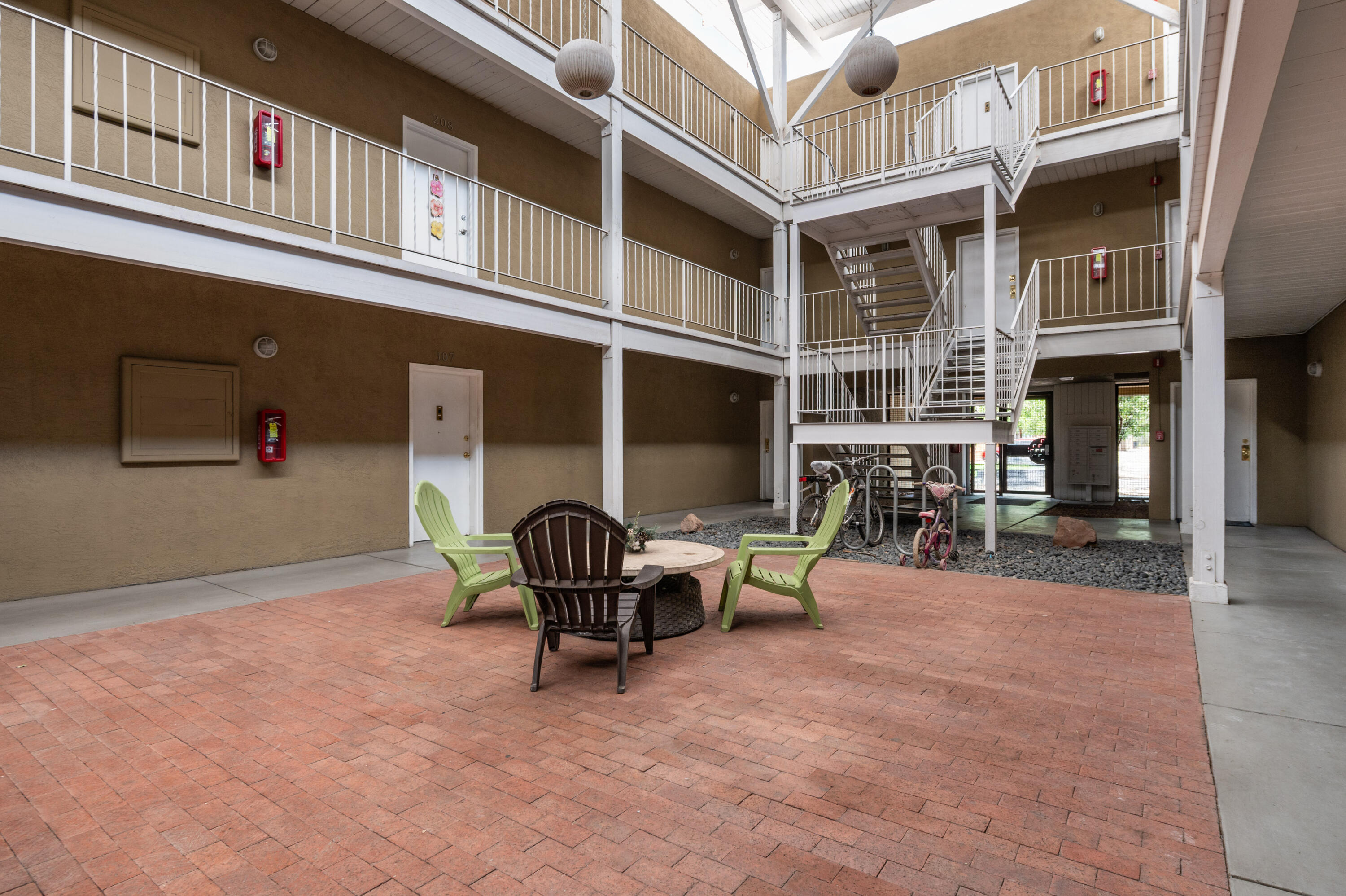 Photo 6 — 802 Gold Avenue SW