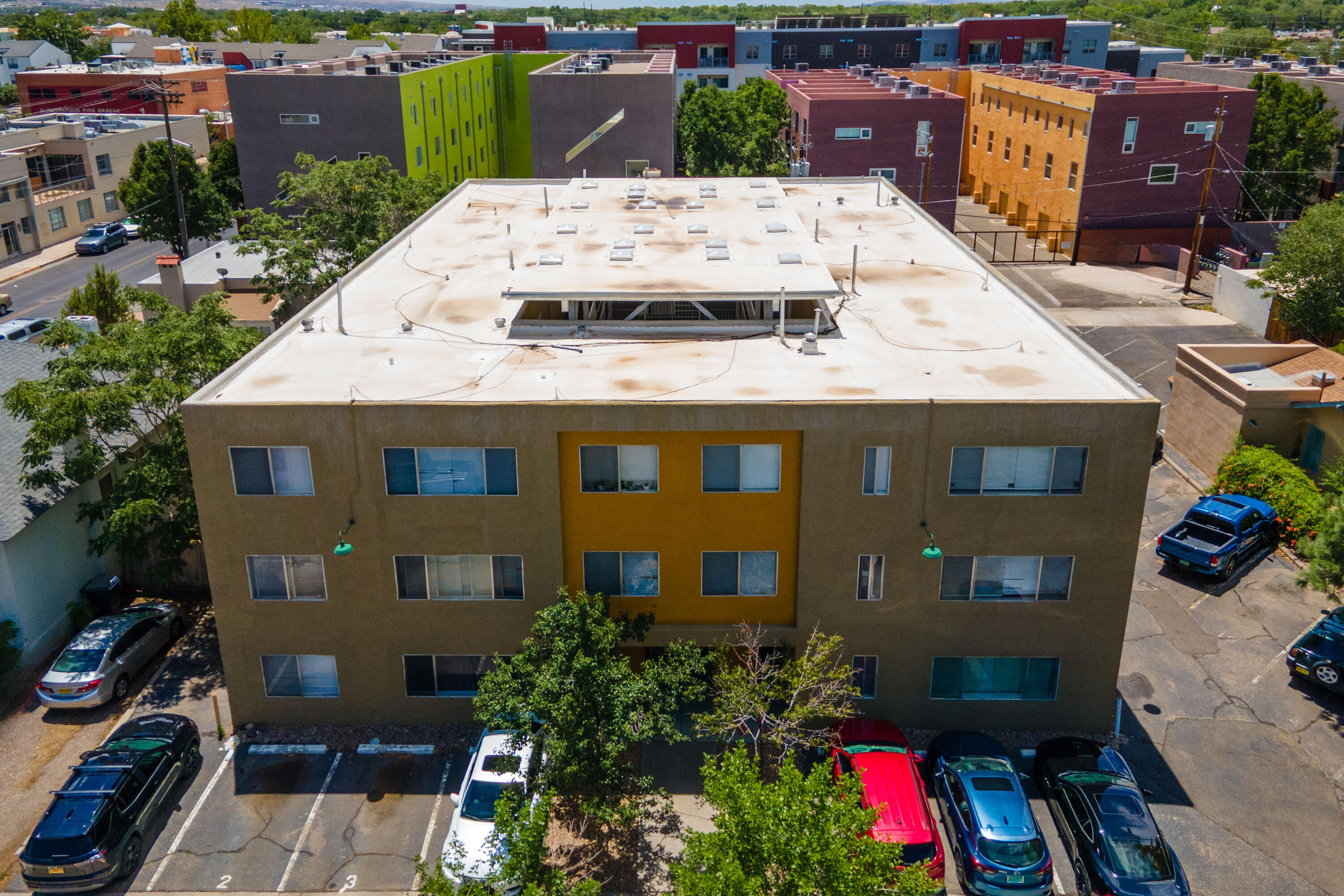 Photo 5 — 802 Gold Avenue SW
