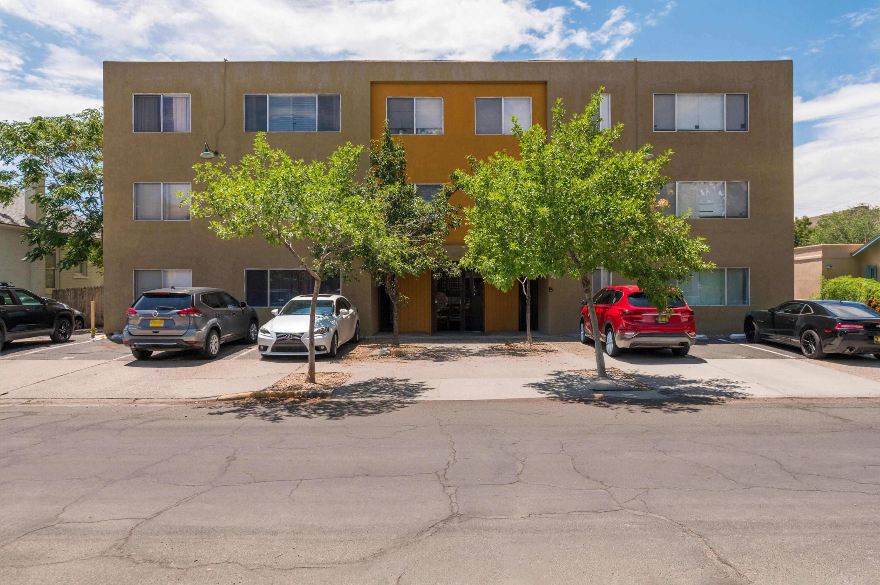 Photo 4 — 802 Gold Avenue SW