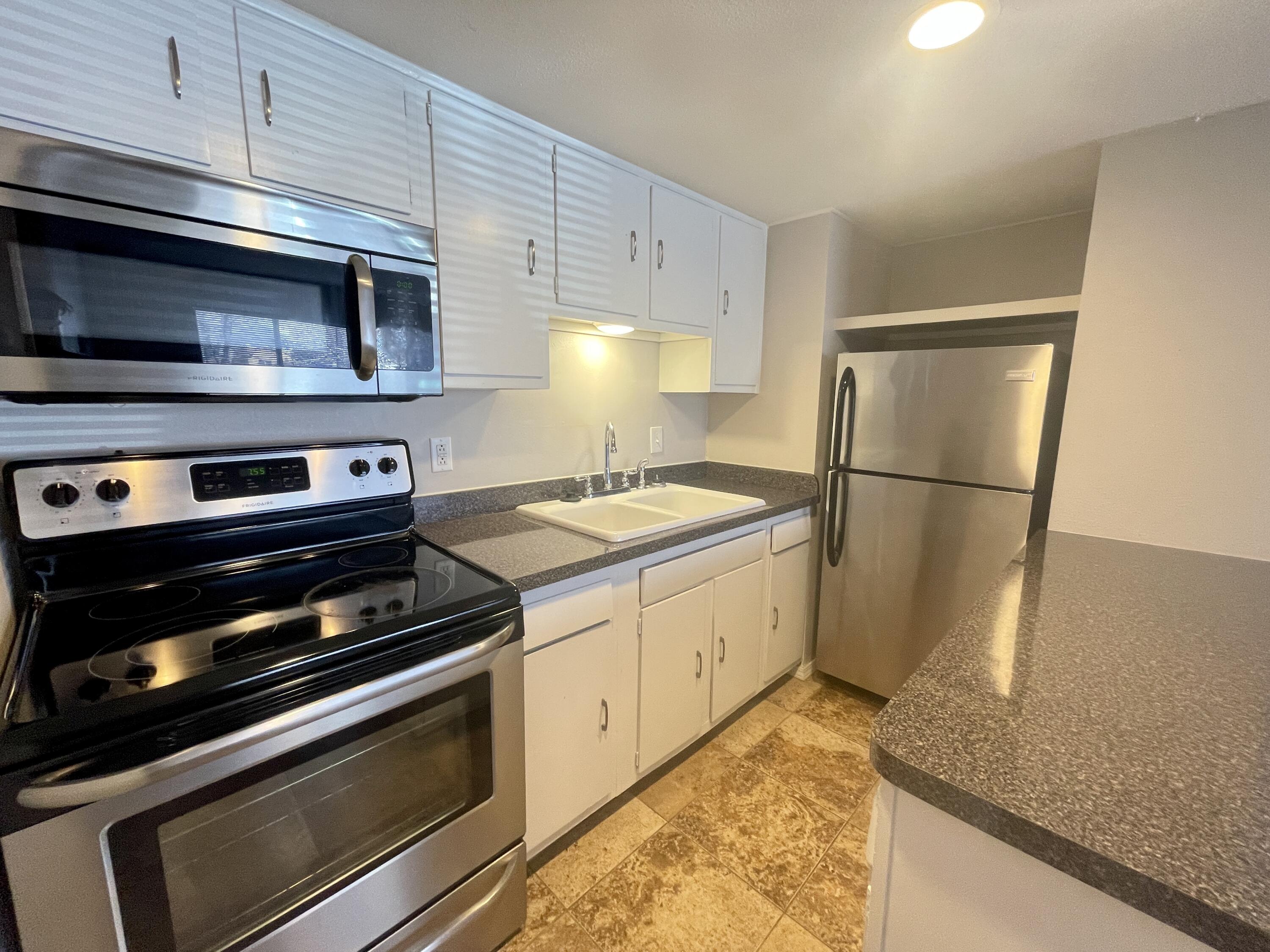 Photo 18 — 802 Gold Avenue SW