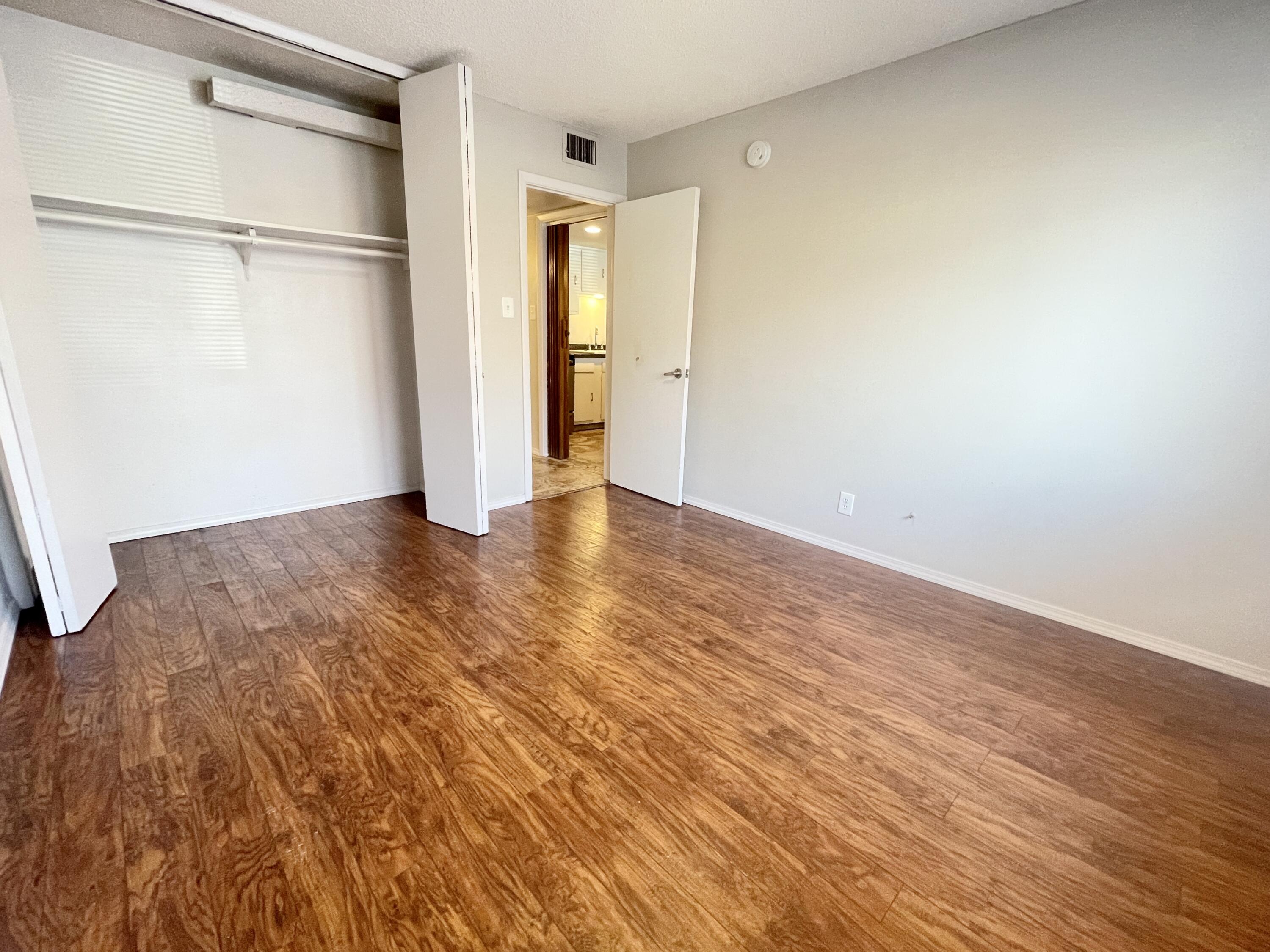 Photo 17 — 802 Gold Avenue SW