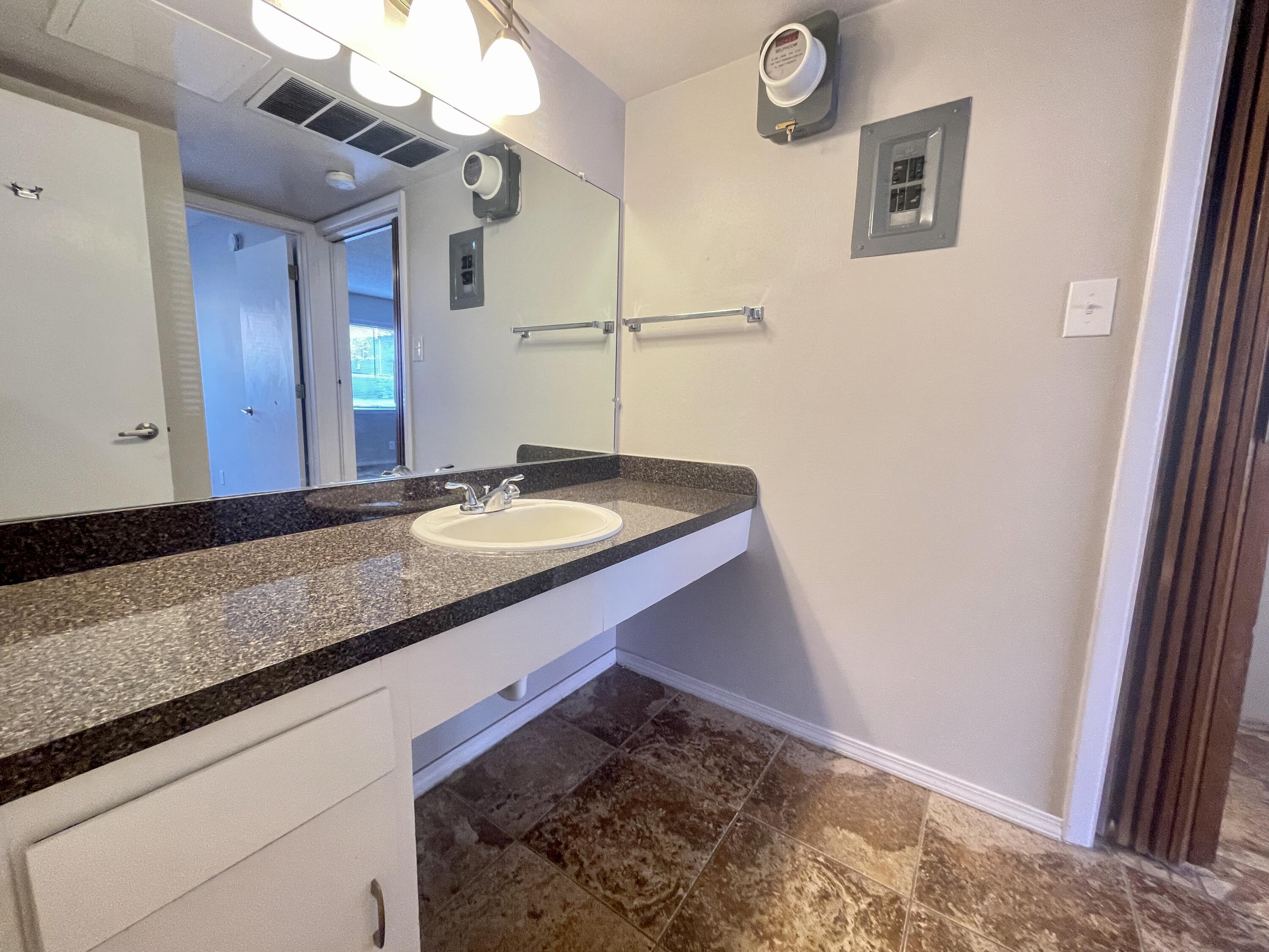 Photo 16 — 802 Gold Avenue SW