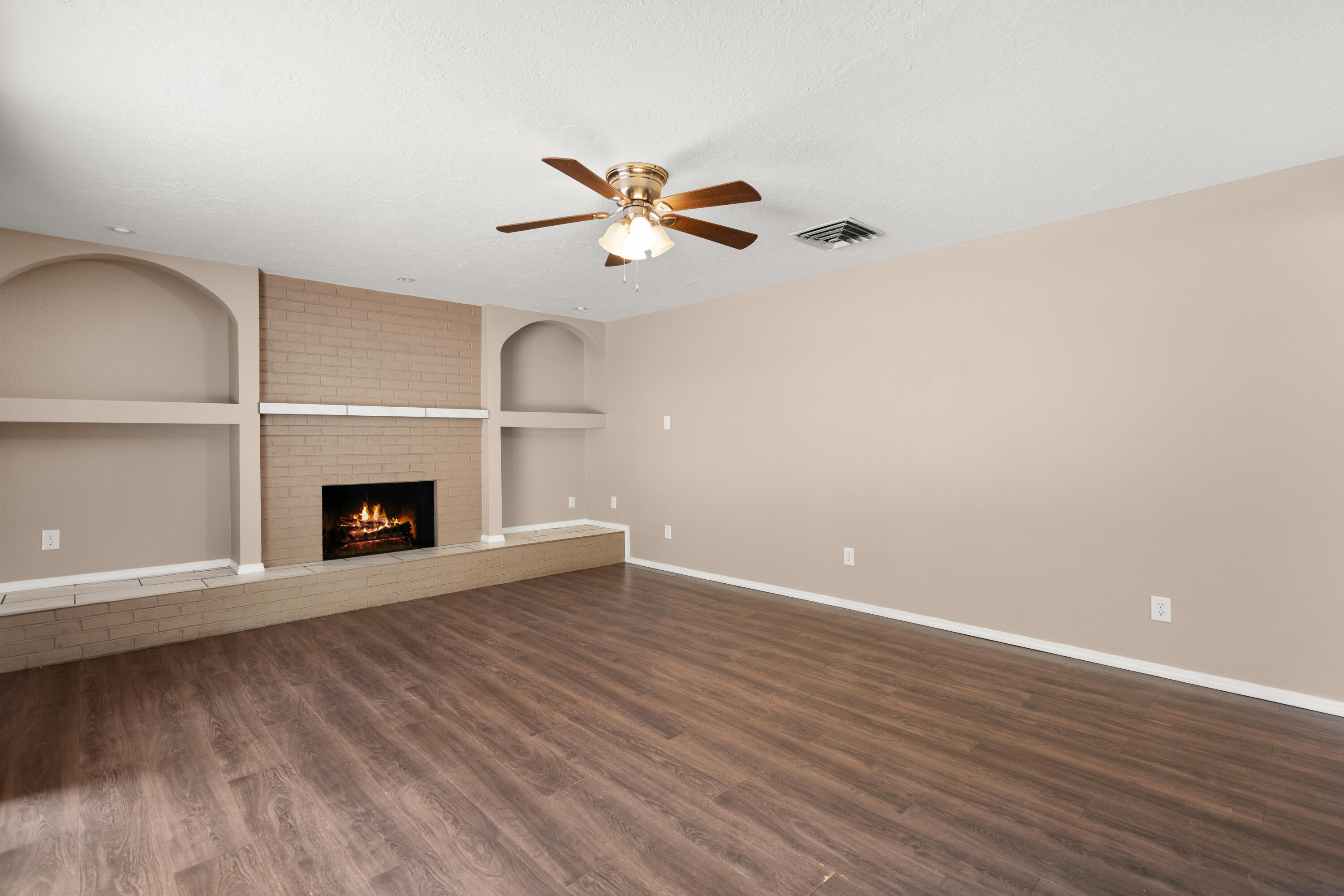 Photo 15 — 8114 Pickard Avenue NE