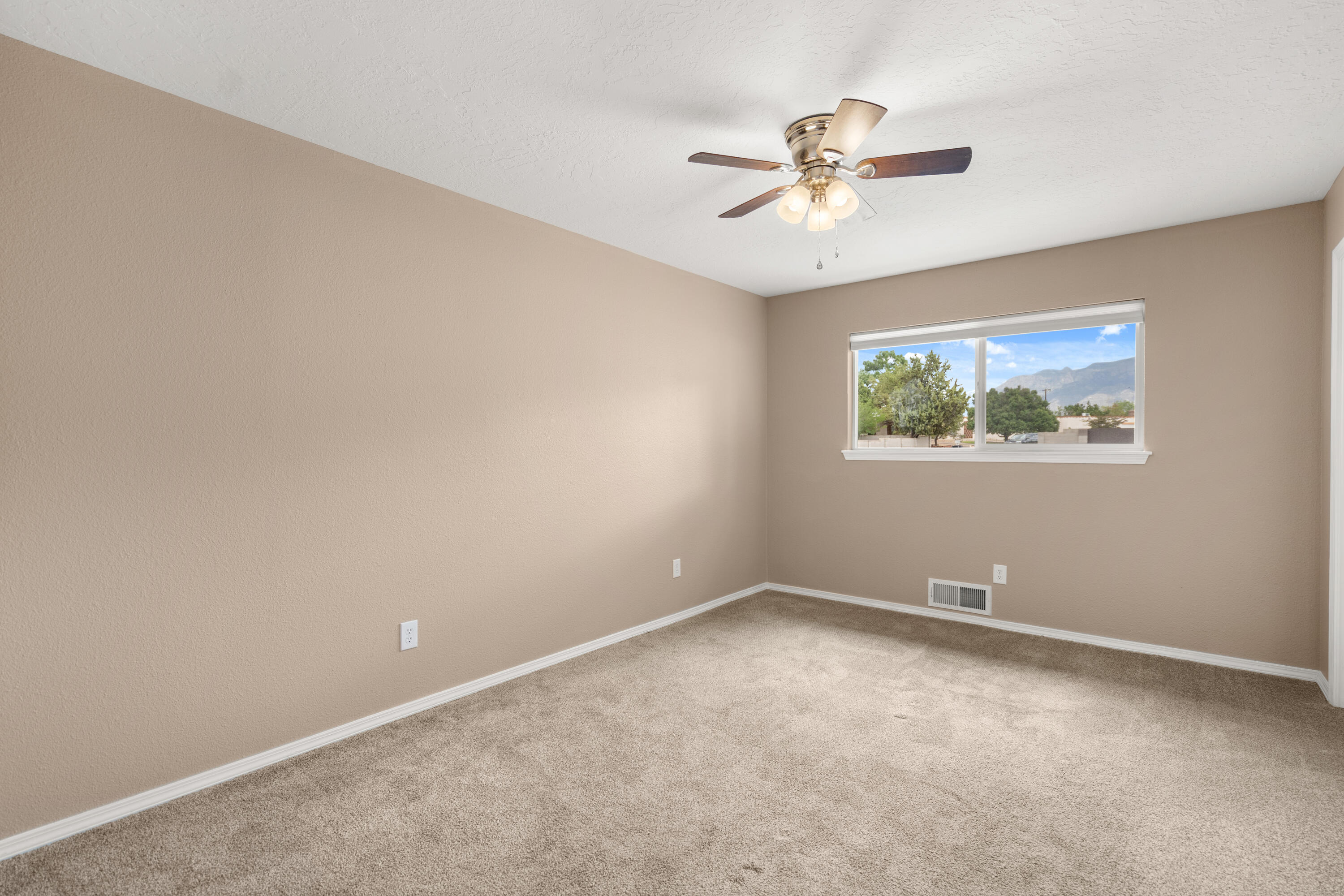 Photo 7 — 8114 Pickard Avenue NE