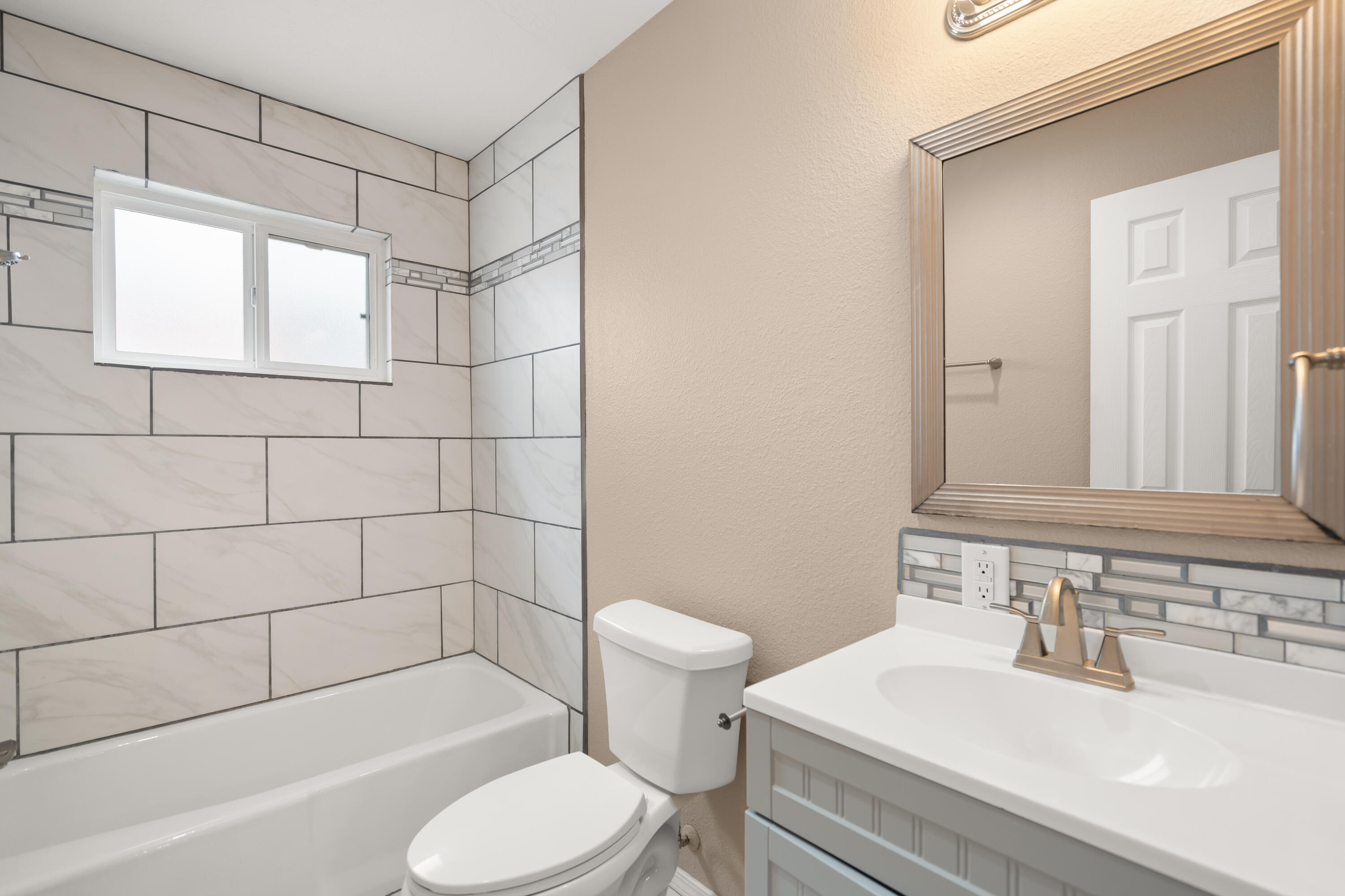 Photo 5 — 8114 Pickard Avenue NE
