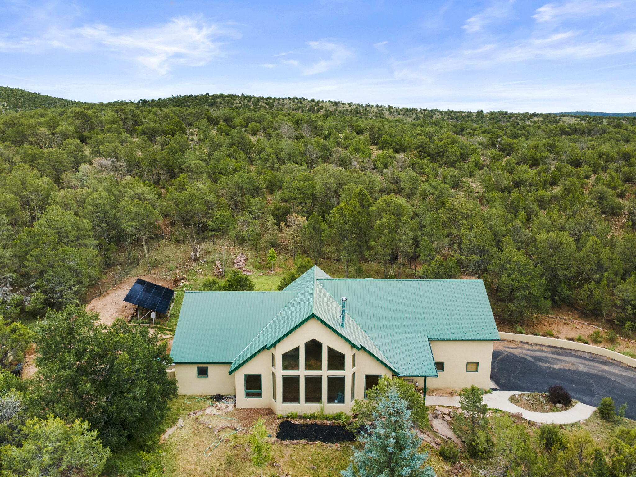 10 Howlin Wolf Trail, Tijeras, NM 87059