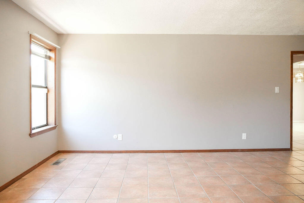 Photo 7 — 1625 Bluffside Place NW