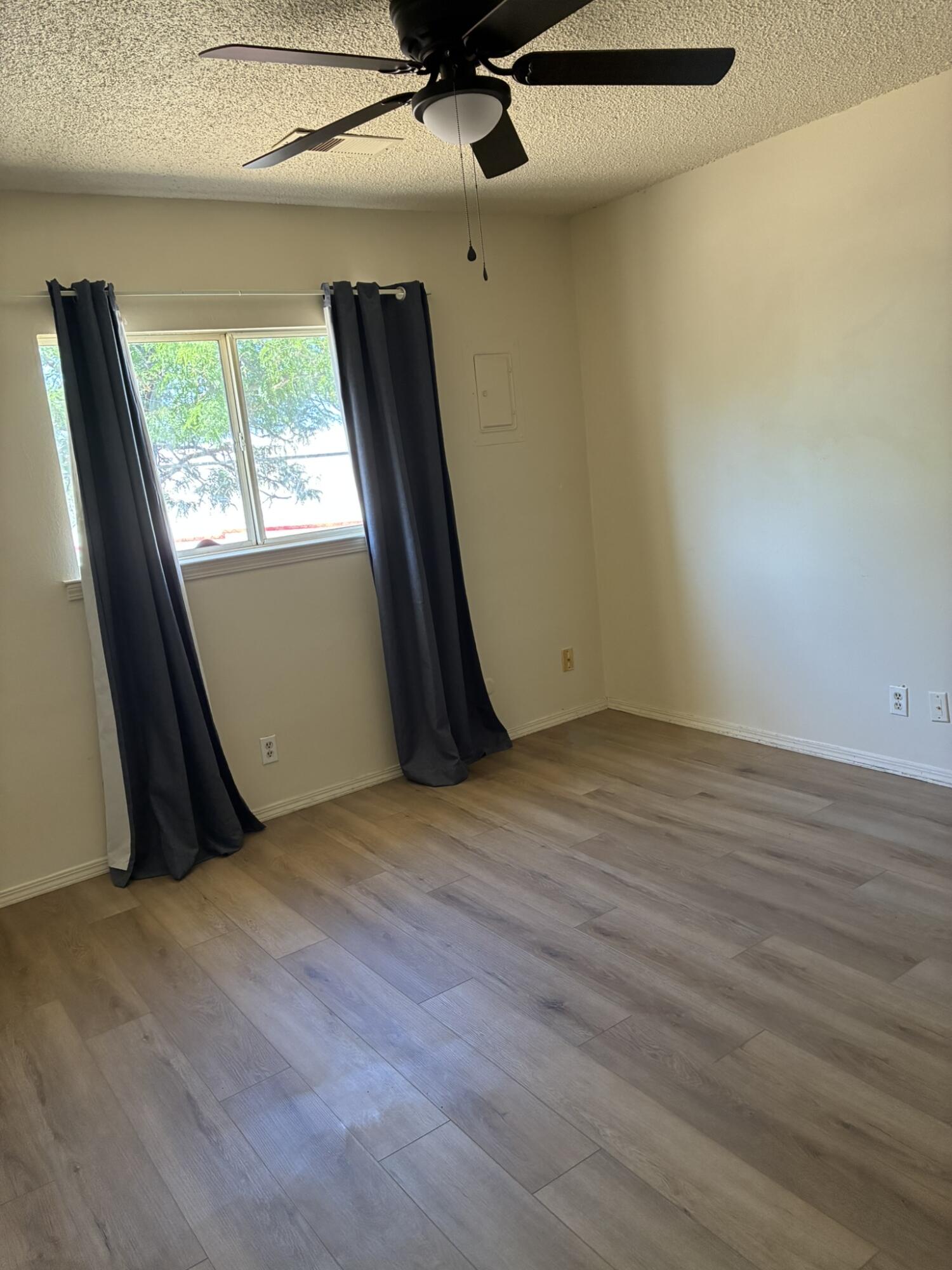 Photo 4 — 11528 Nassau Drive NE