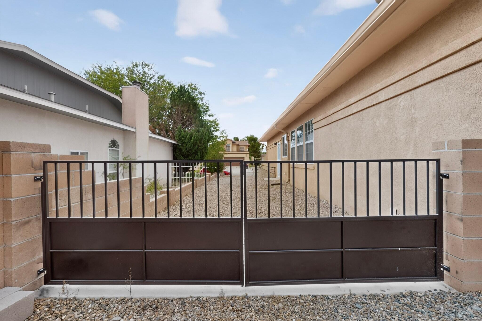 Photo 10 — 2441 Manzano Loop NE