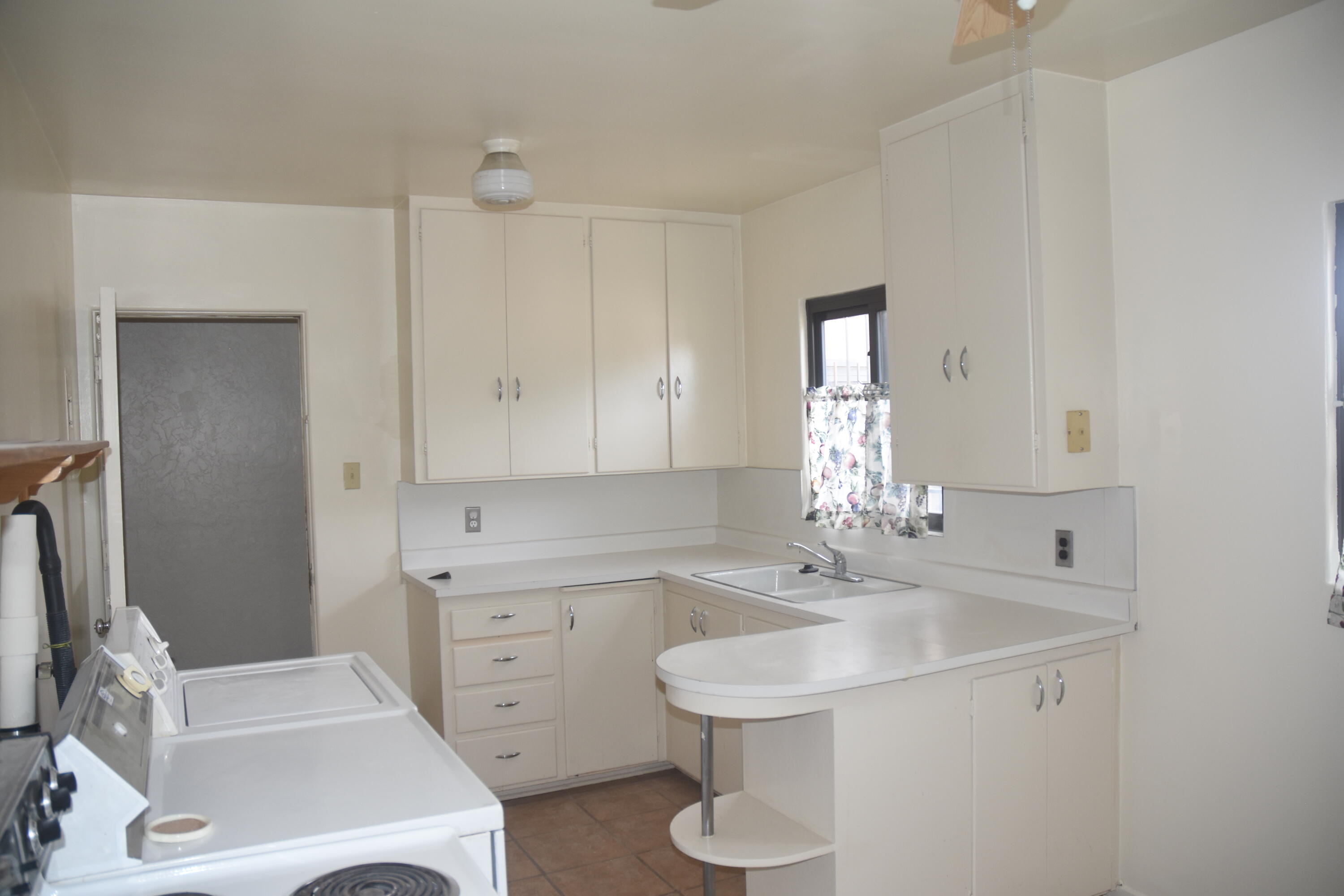 Photo 5 — 4013 Thaxton Avenue SE