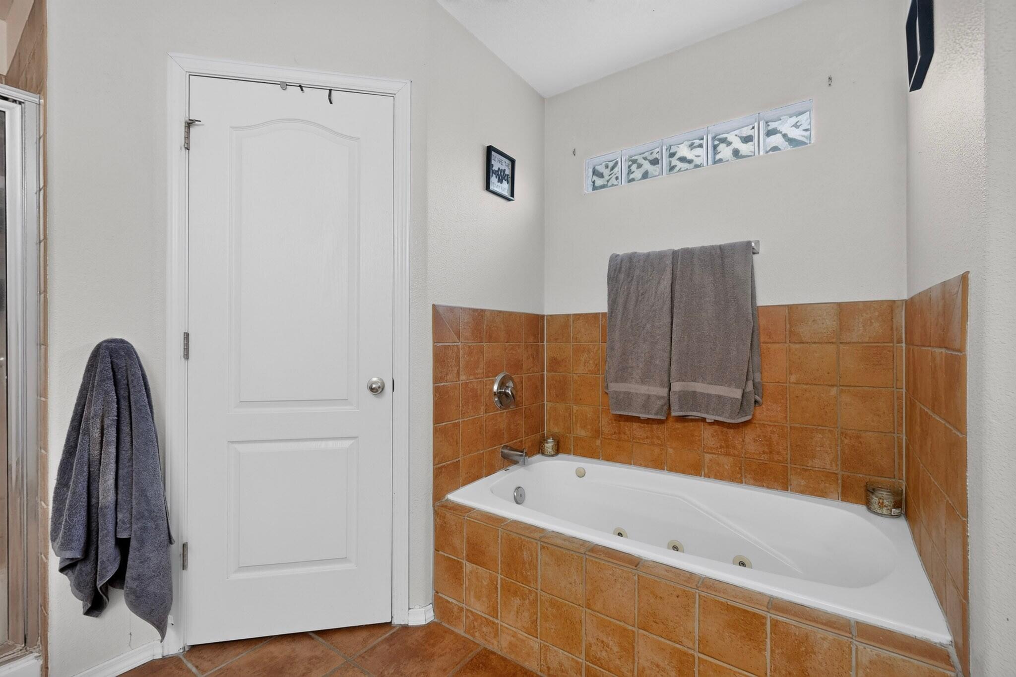 Photo 15 — 10535 Portofino Drive NW