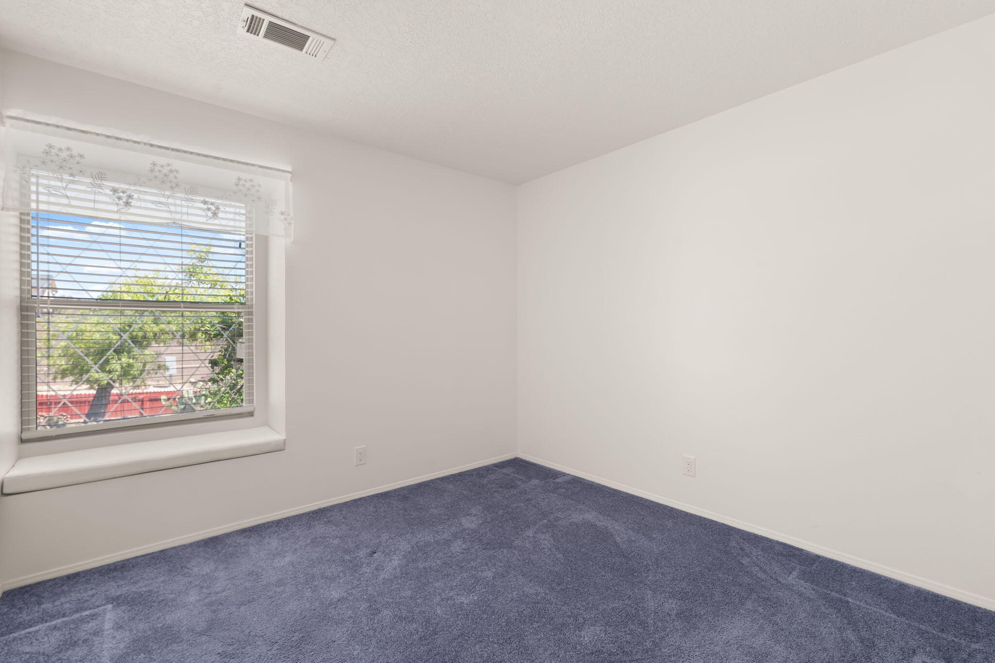 Photo 20 — 553 Christine Drive NE
