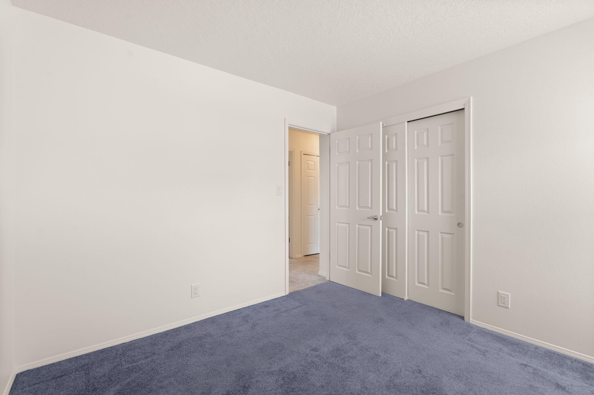 Photo 19 — 553 Christine Drive NE