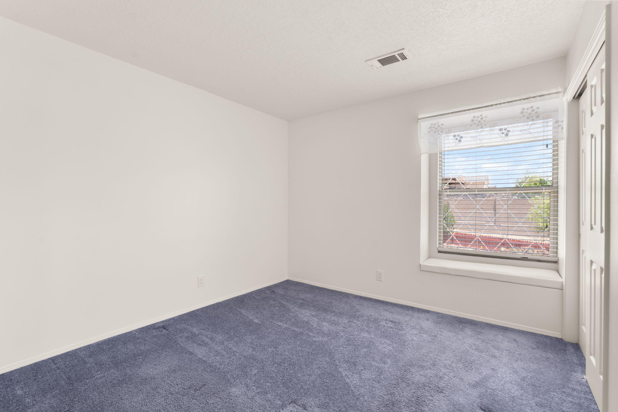 Photo 18 — 553 Christine Drive NE