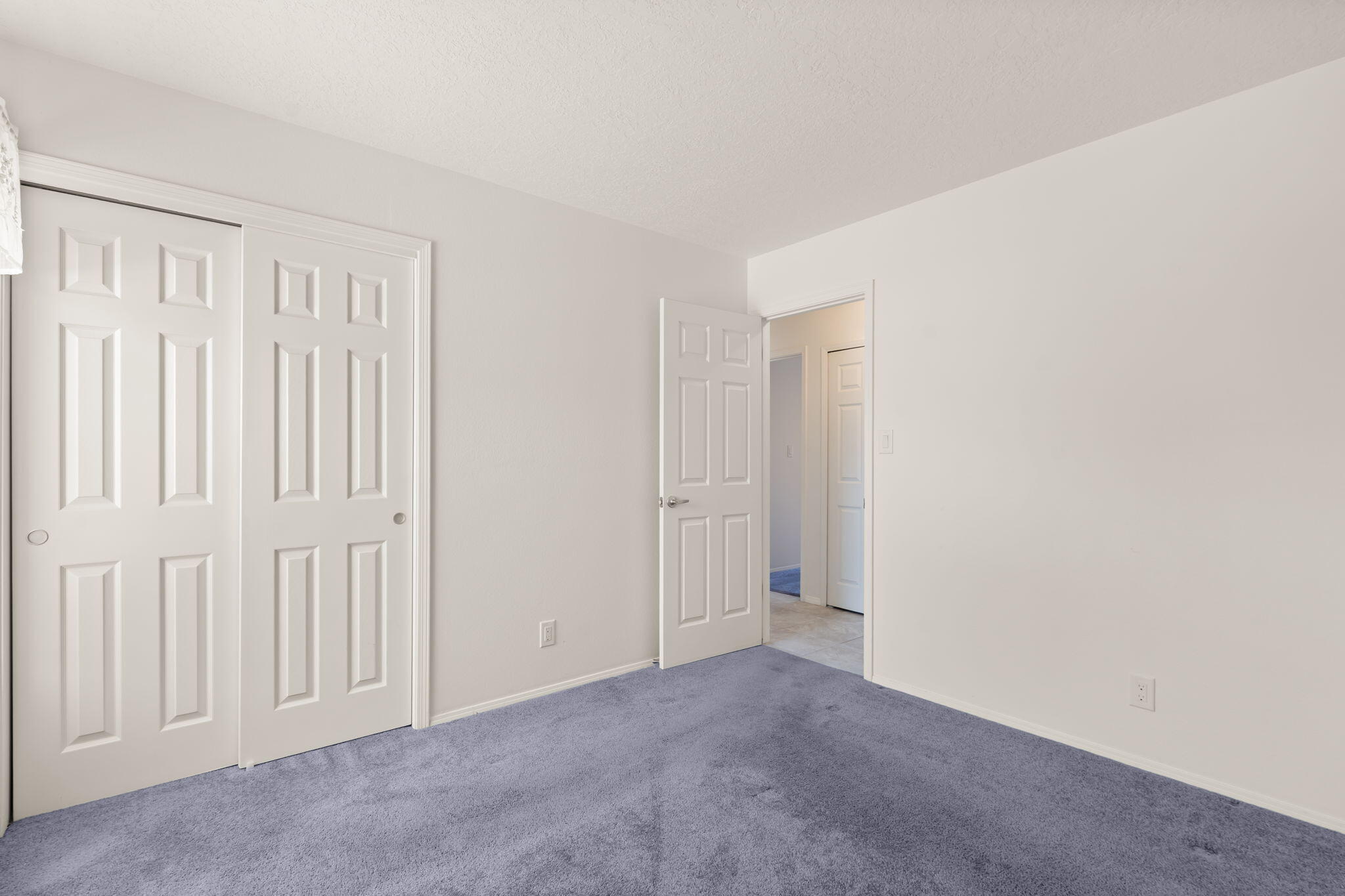 Photo 17 — 553 Christine Drive NE