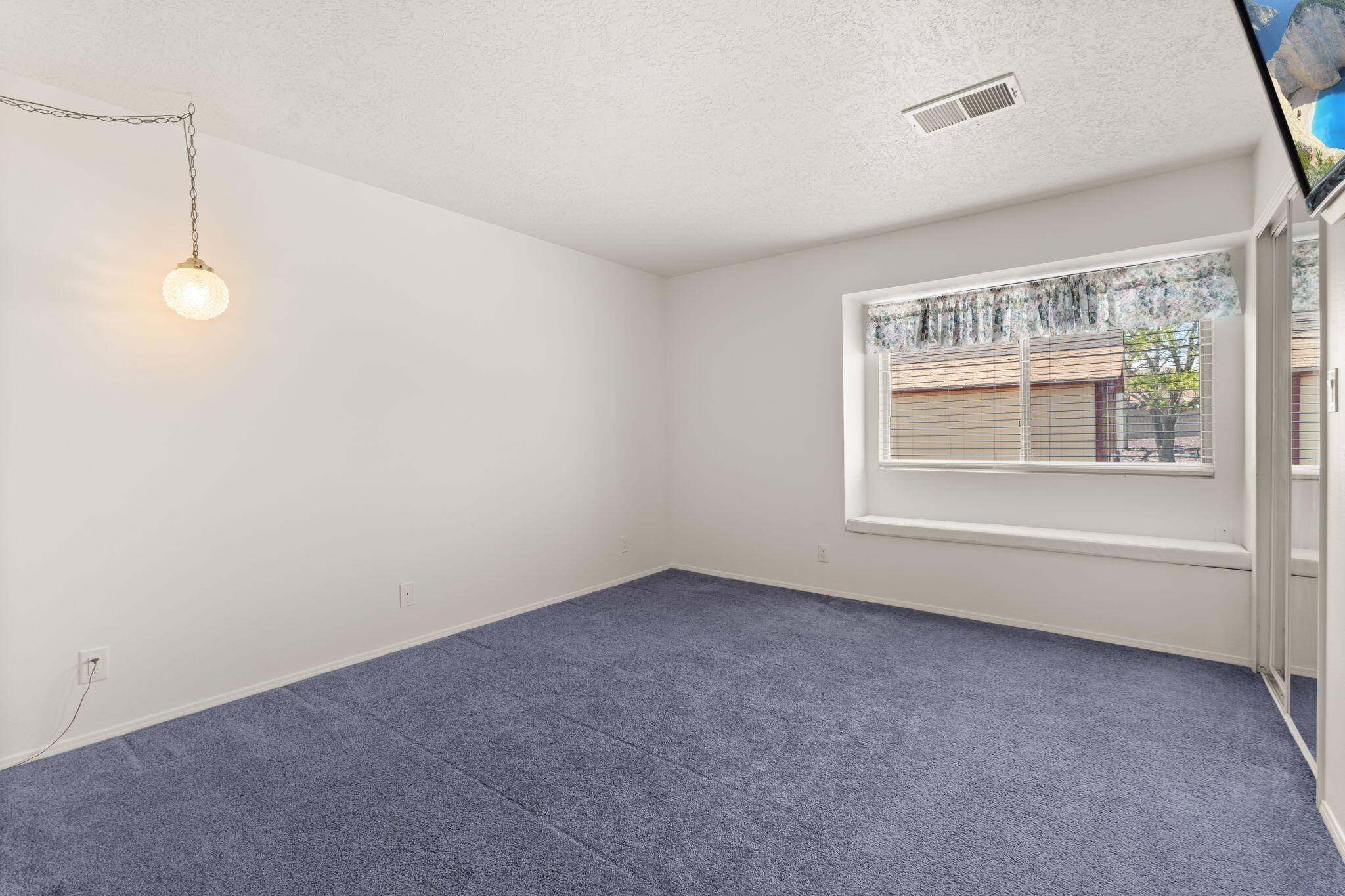 Photo 16 — 553 Christine Drive NE
