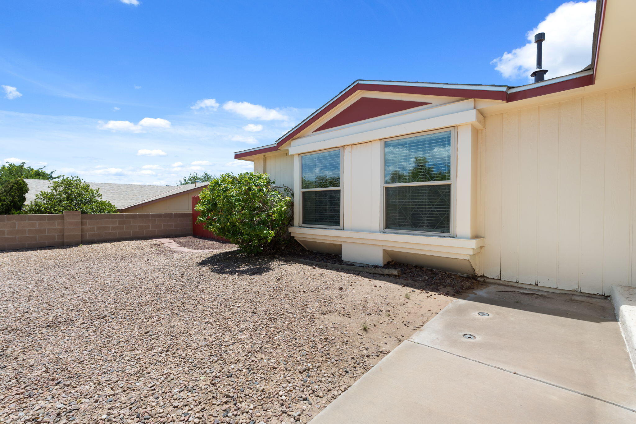 Photo 8 — 553 Christine Drive NE