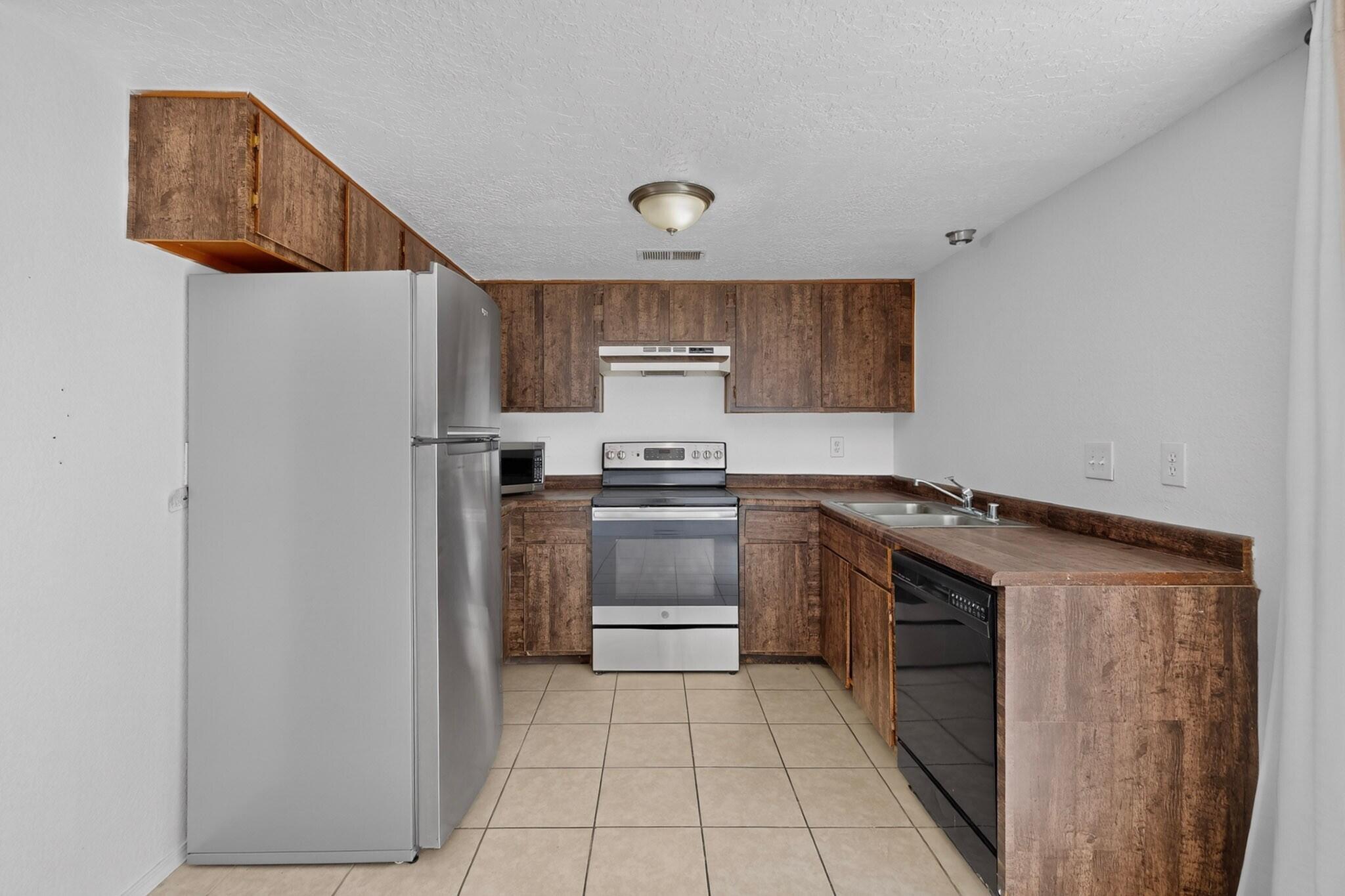 Photo 3 — 8201 Trumbull Avenue SE APT C