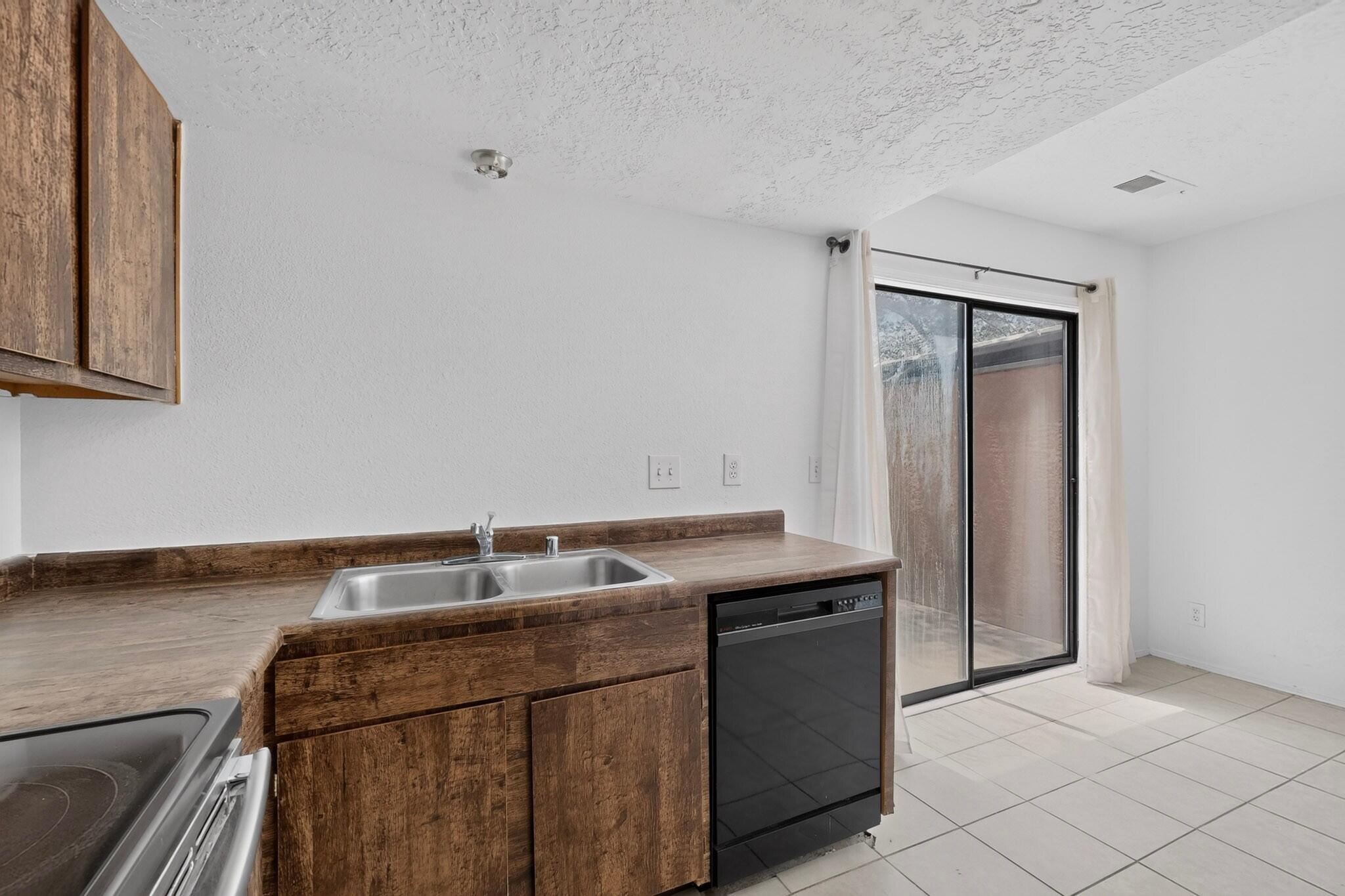 Photo 6 — 8201 Trumbull Avenue SE APT C
