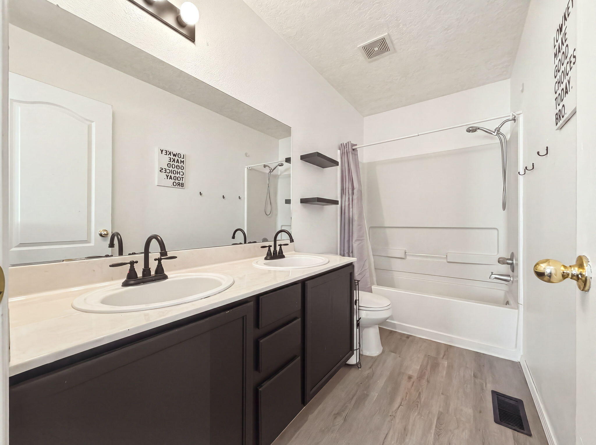 Photo 12 — 8805 Tradewind Road NW