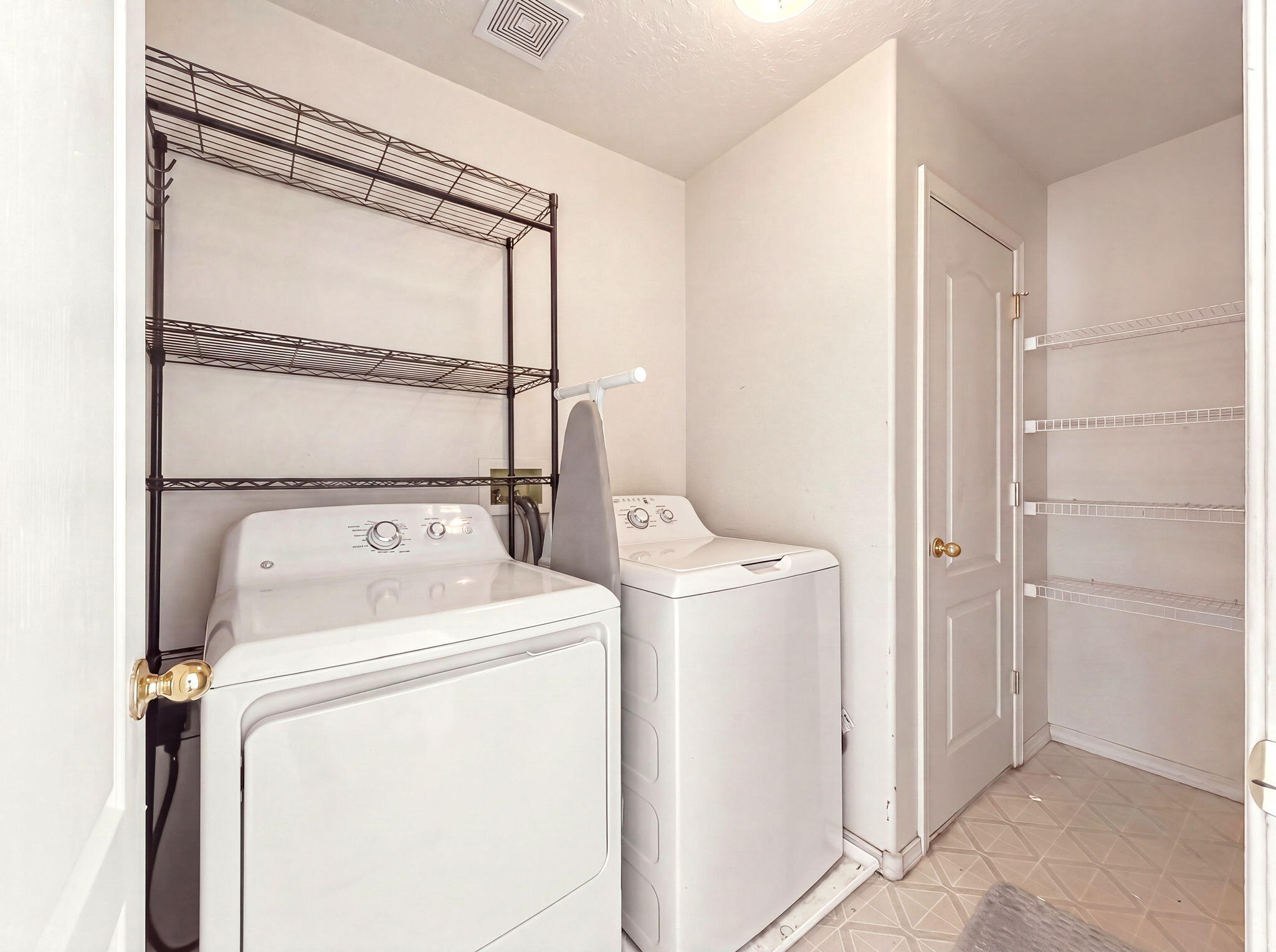 Photo 9 — 8805 Tradewind Road NW