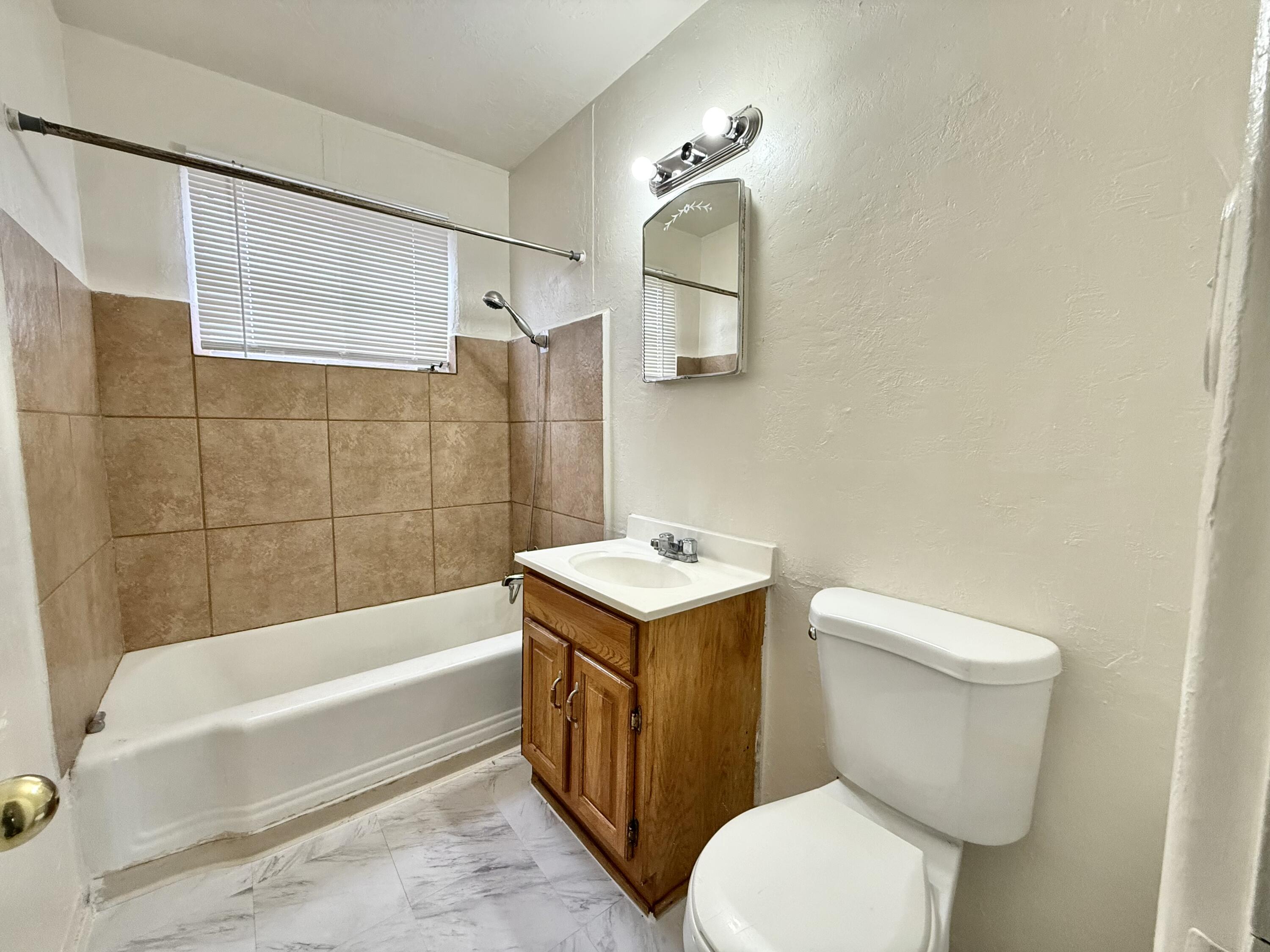 Photo 6 — 236 San Pablo Street NE