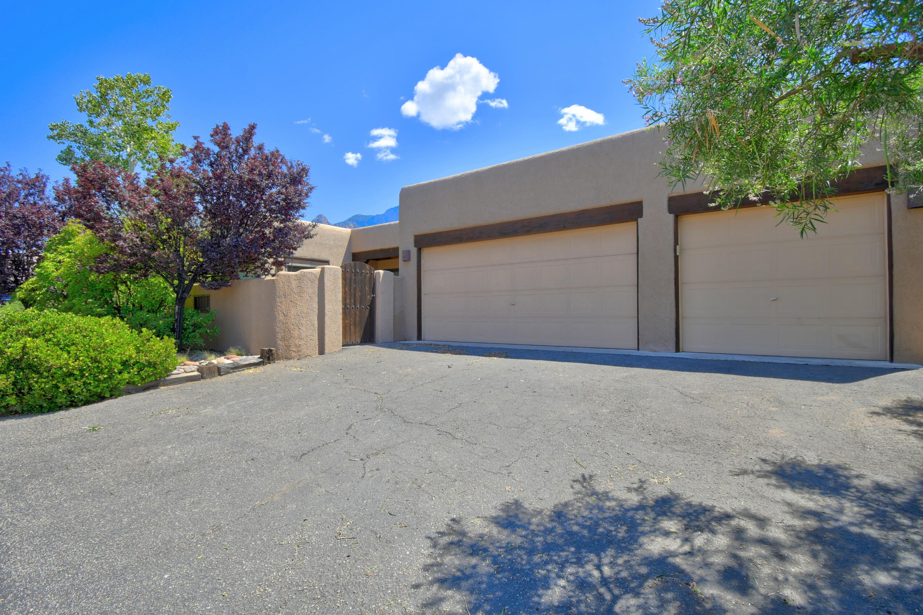 2762 Cliffrose Drive NE
