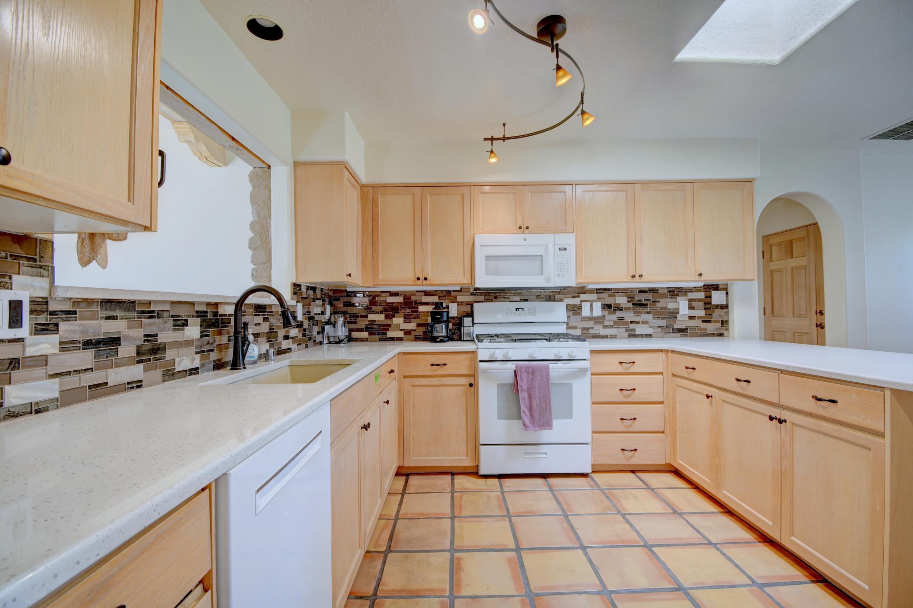 Photo 17 — 2762 Cliffrose Drive NE