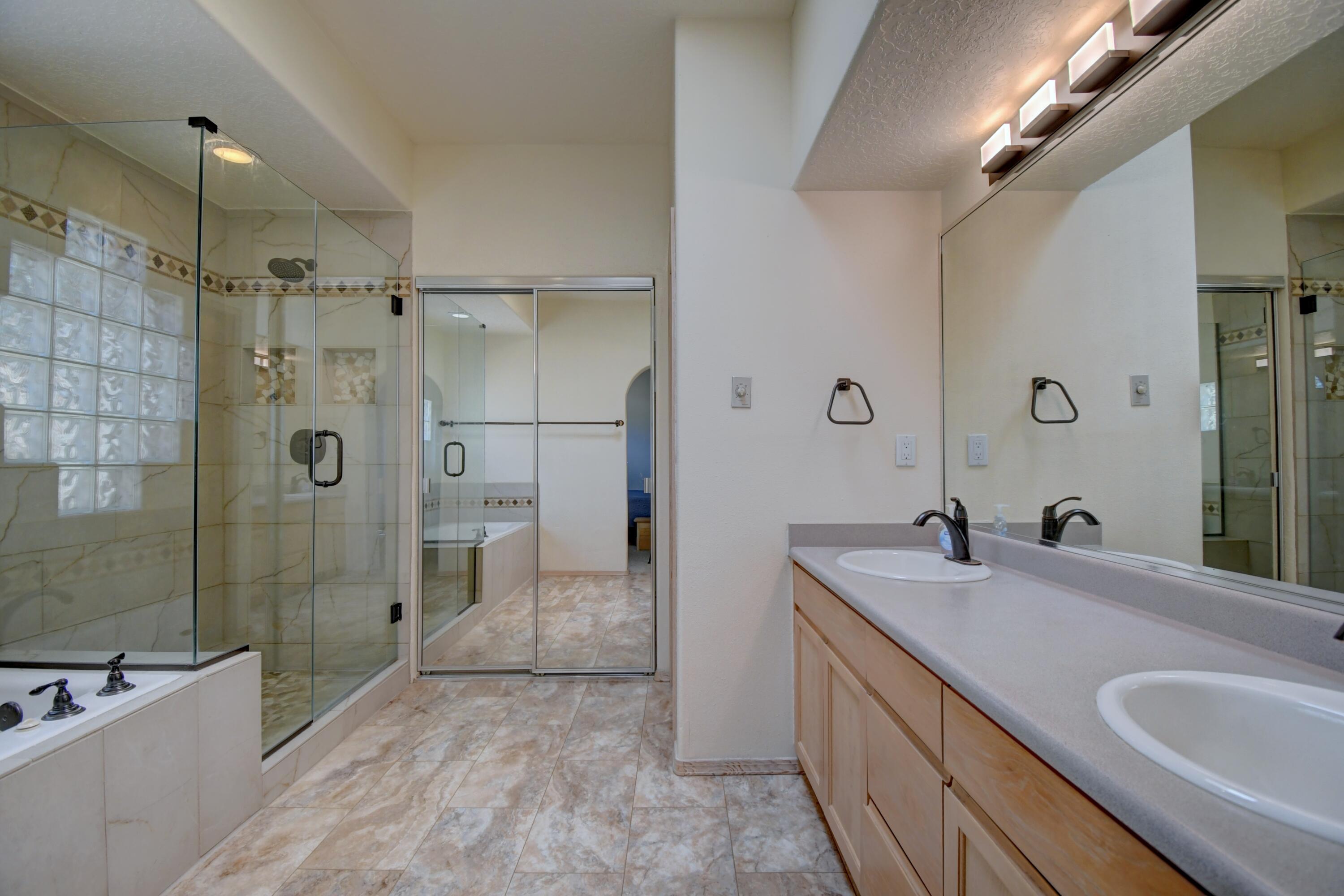Photo 13 — 2762 Cliffrose Drive NE