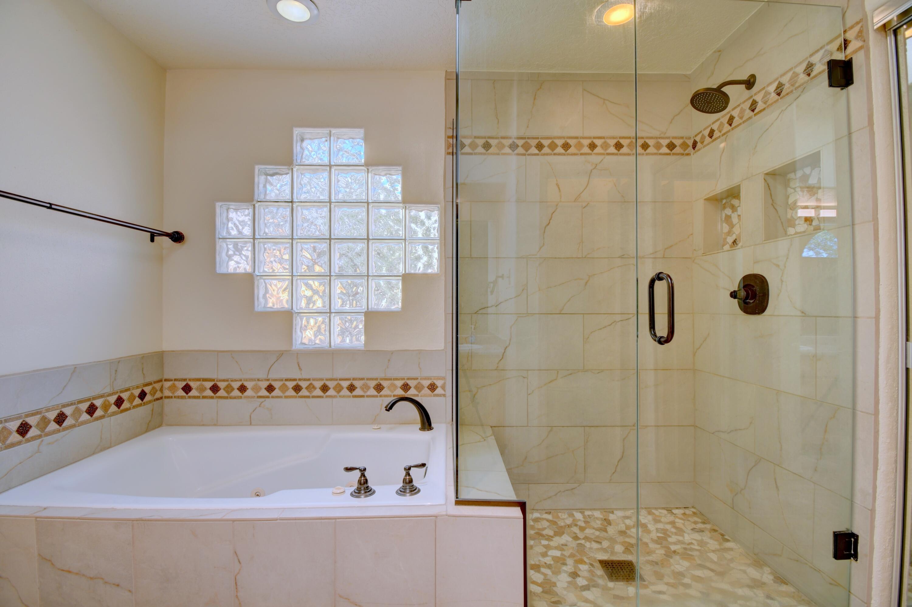 Photo 12 — 2762 Cliffrose Drive NE