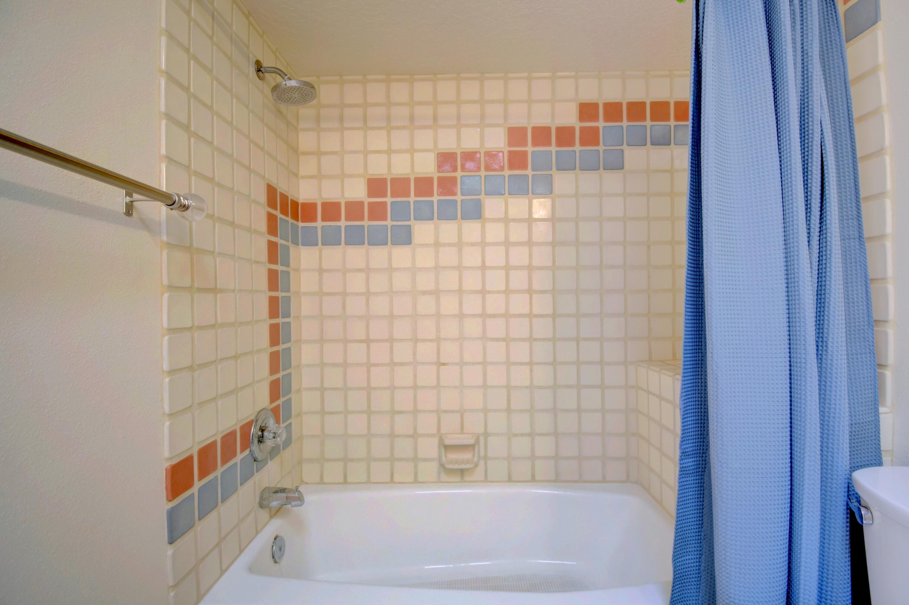 Photo 8 — 2762 Cliffrose Drive NE