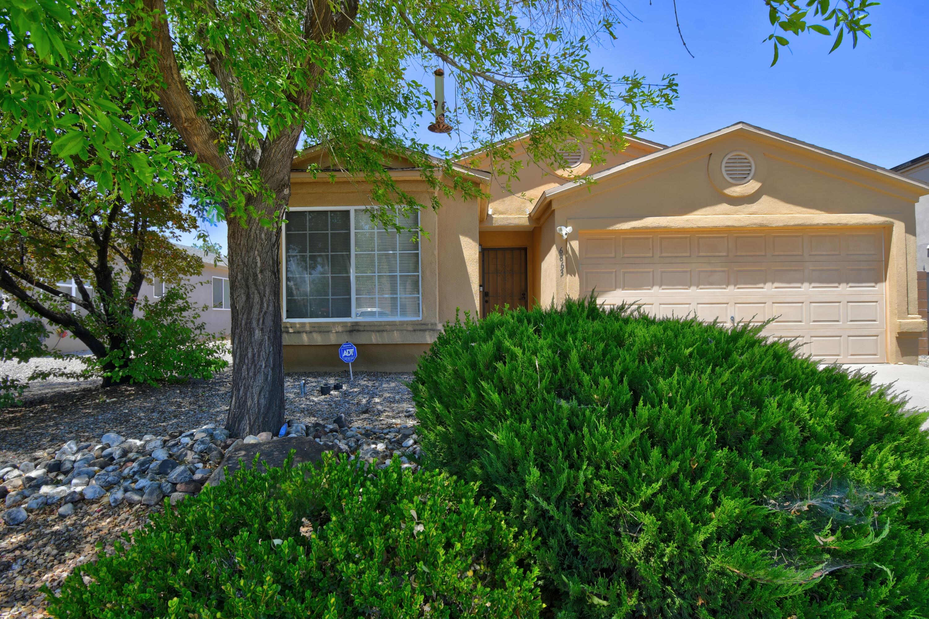 6863 Candelia Avenue NW, Albuquerque, NM 87114