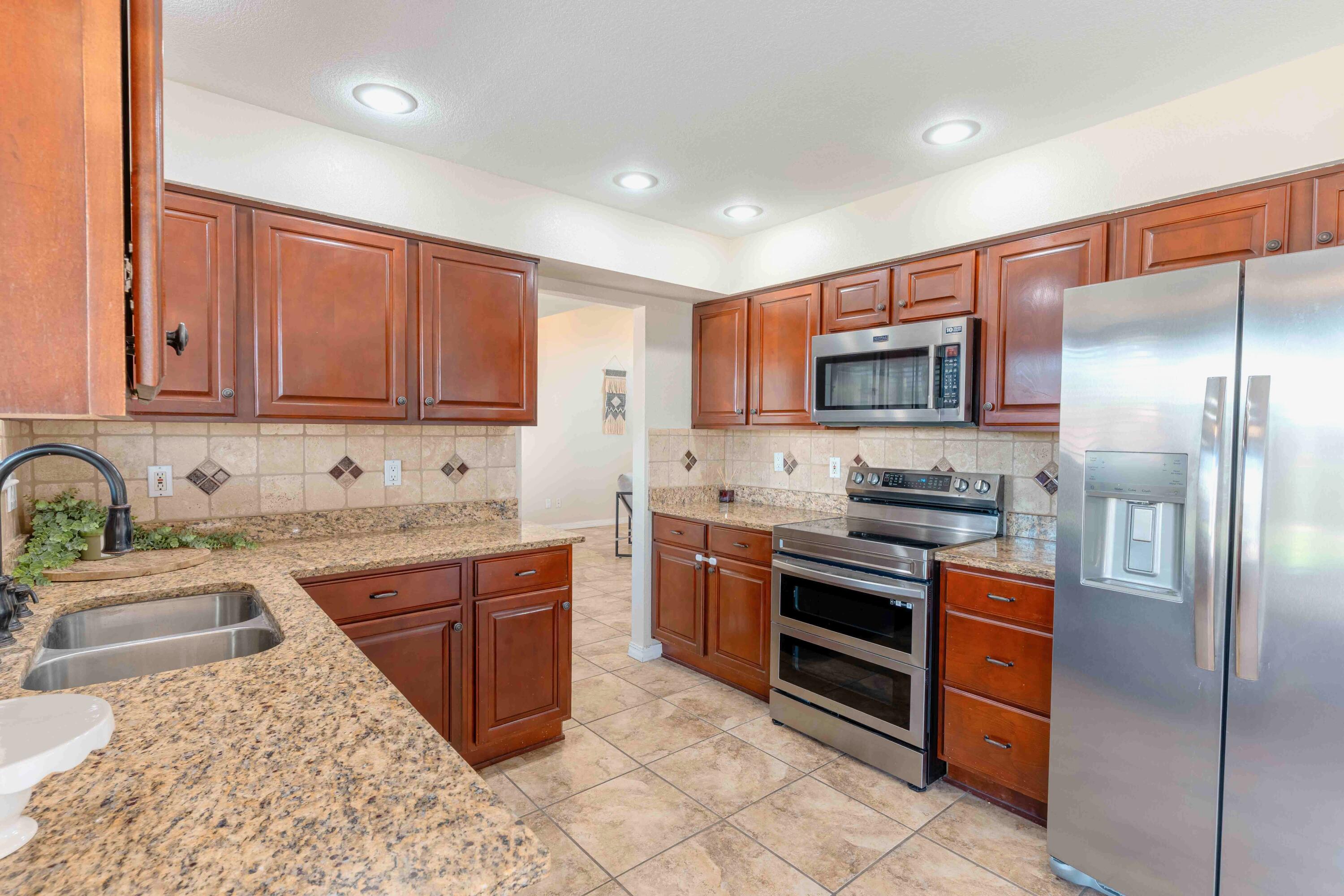 Photo 8 — 6808 Astair Avenue NW