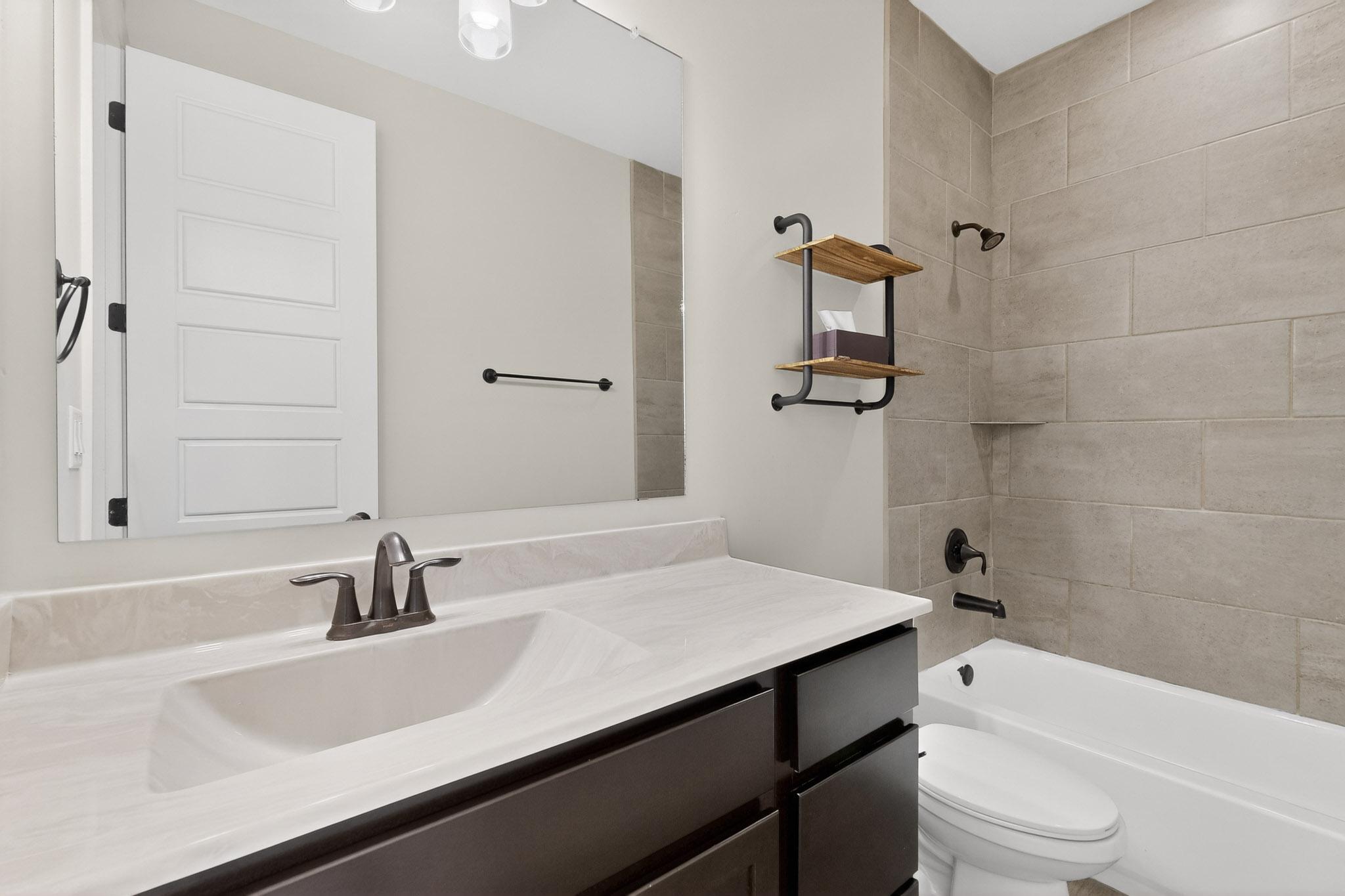 Photo 13 — 294 Adeline Avenue SW