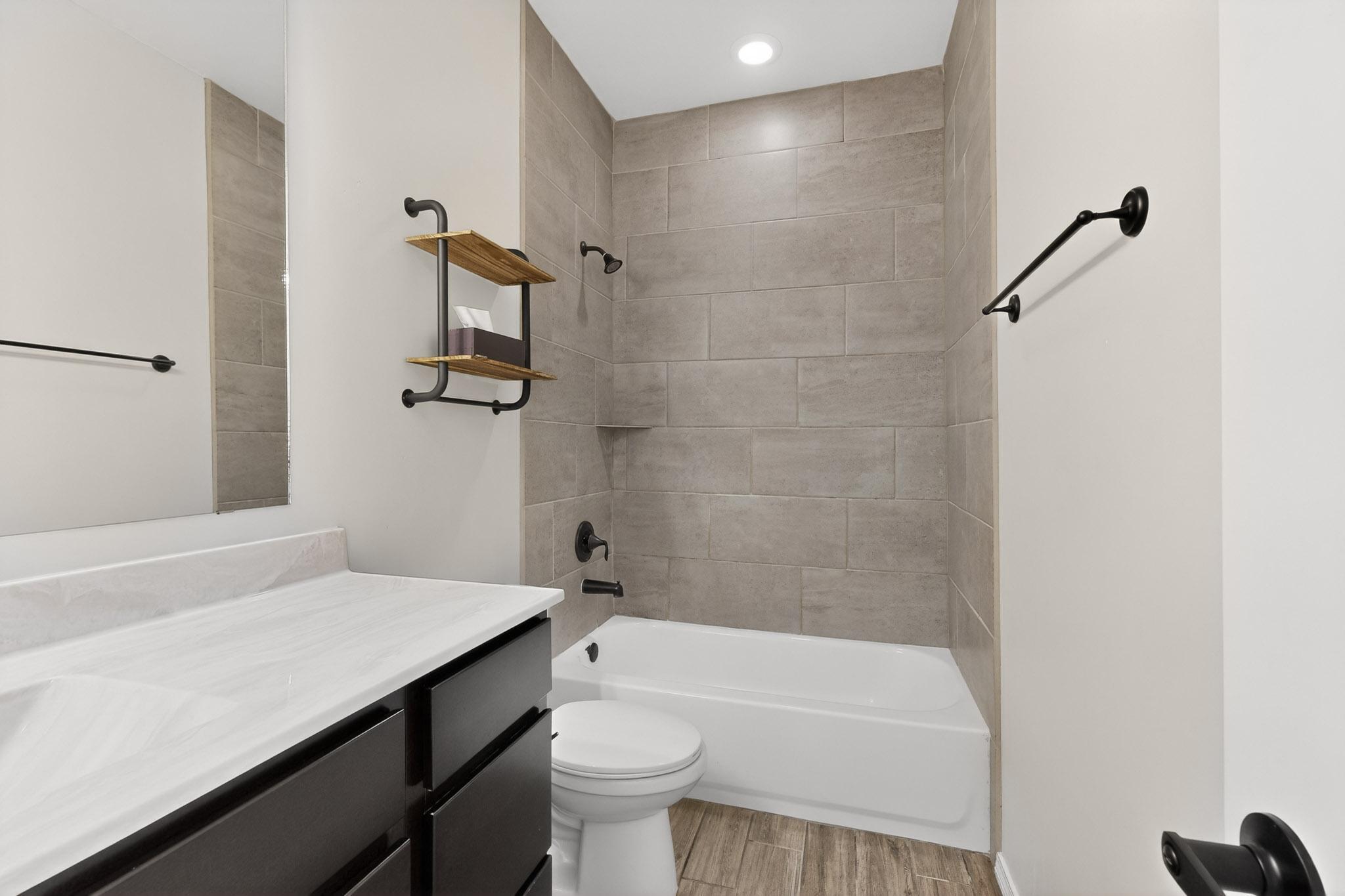 Photo 12 — 294 Adeline Avenue SW