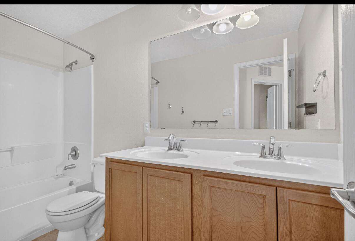Photo 13 — 10848 Arguello Trail NE