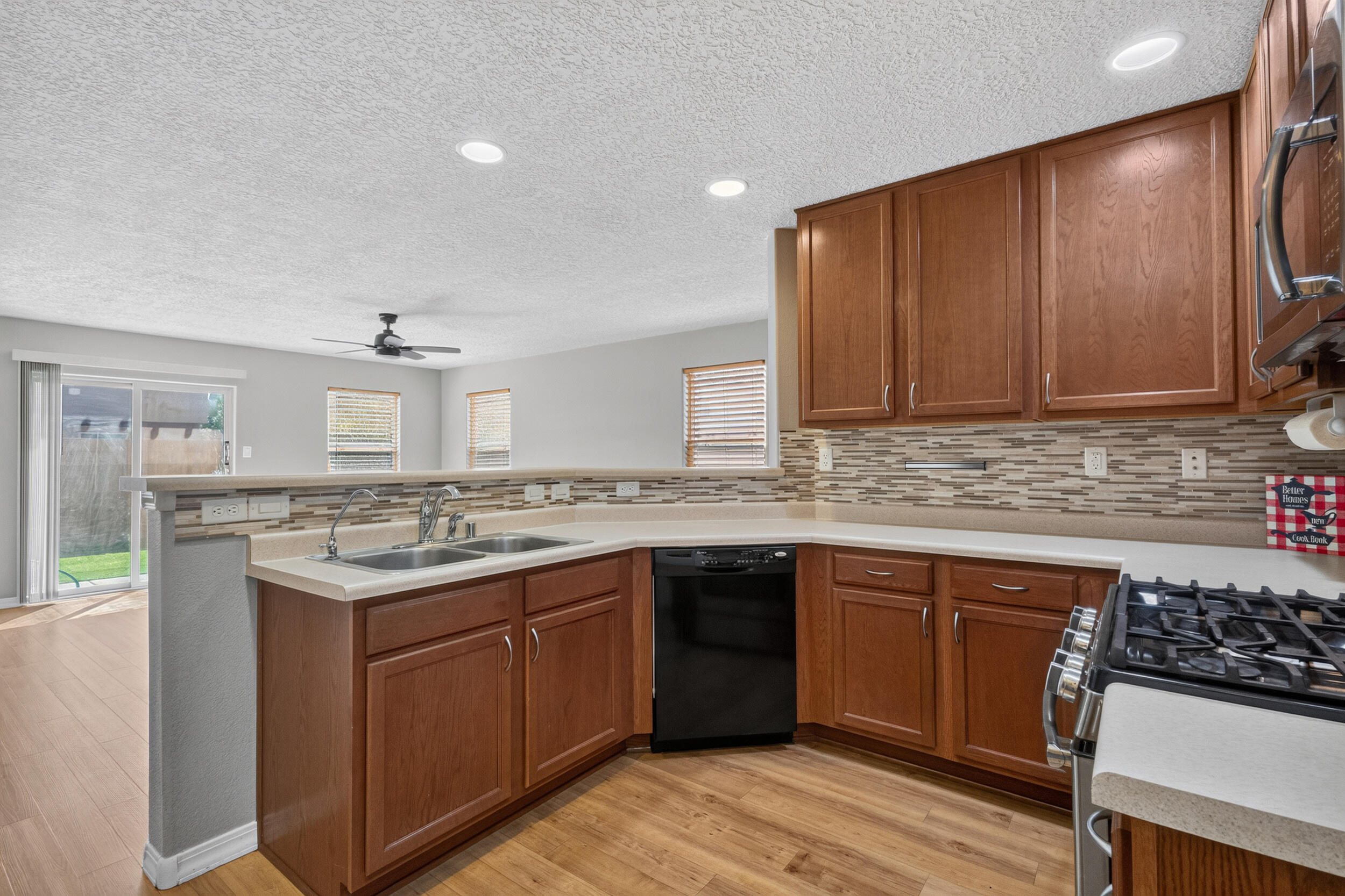 Photo 2 — 10848 Arguello Trail NE