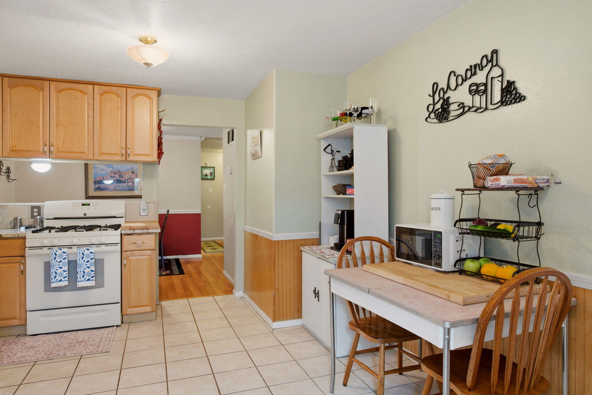 Photo 11 — 9717 Snowheights Boulevard NE
