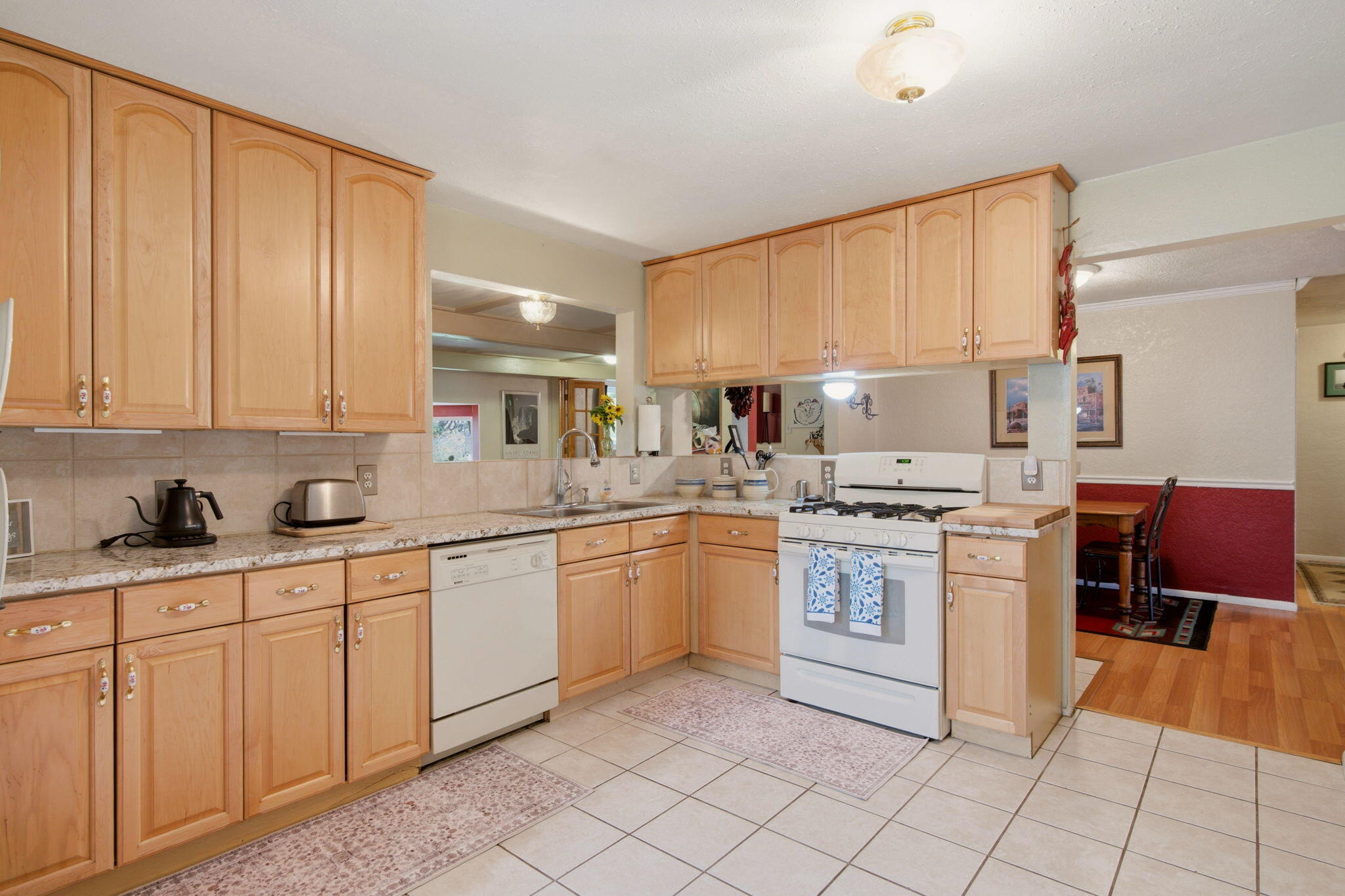 Photo 14 — 9717 Snowheights Boulevard NE