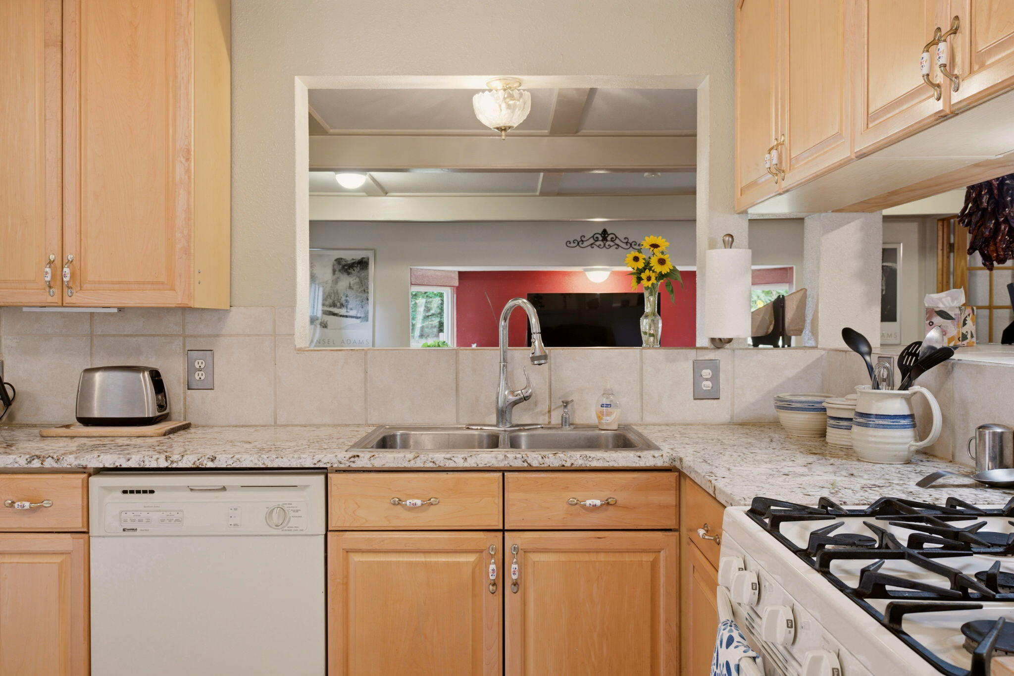 Photo 15 — 9717 Snowheights Boulevard NE